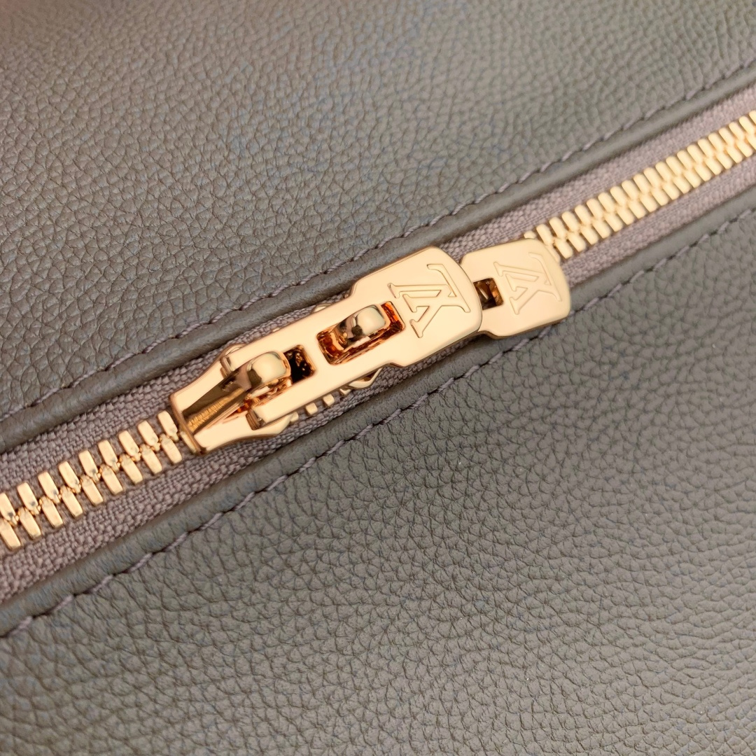 LV 高仿 女款 手提包 奶茶色拼接設計 優雅氣質通勤款| 9 LV 高仿 女款 手提包 奶茶色拼接設計 優雅氣質通勤款