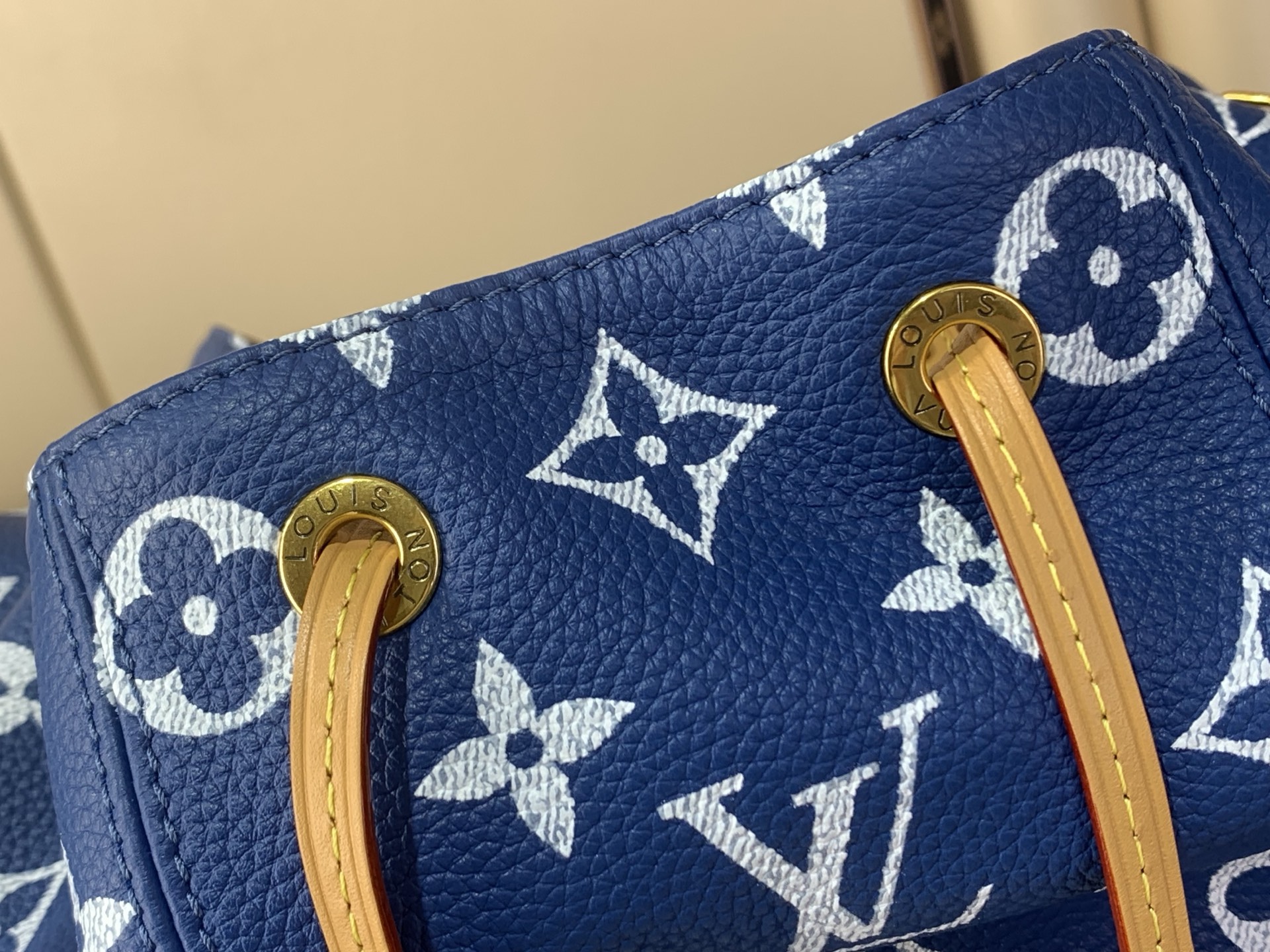 LV 高仿 女款 後背包 藍色印花設計 個性潮流款| 15 LV 高仿 女款 後背包 藍色印花設計 個性潮流款