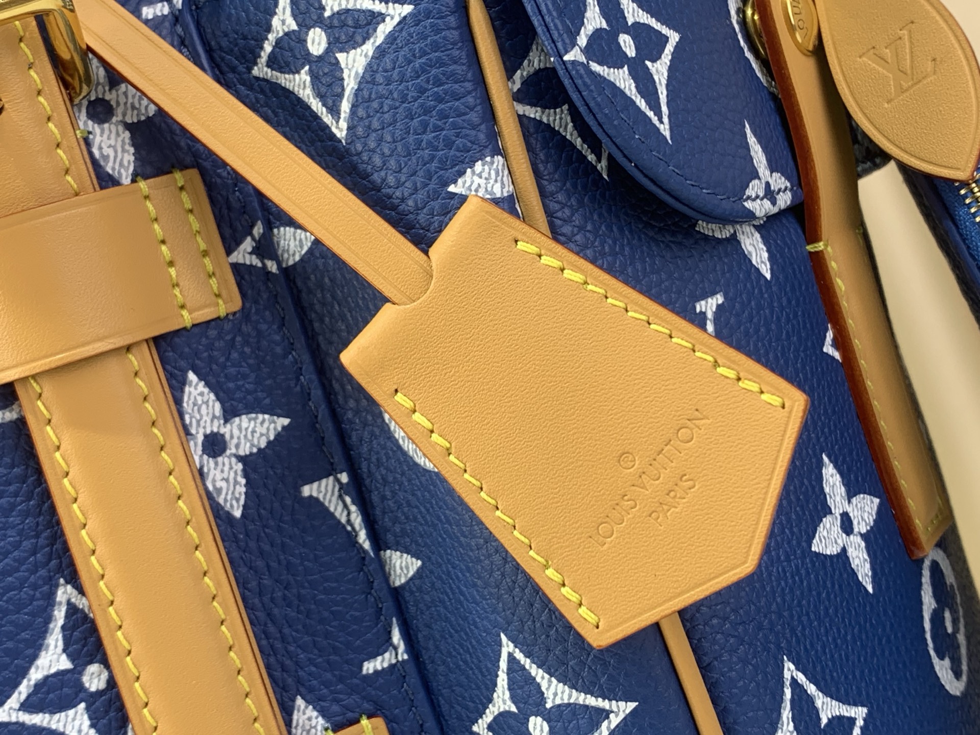 LV 高仿 女款 後背包 藍色印花設計 個性潮流款| 11 LV 高仿 女款 後背包 藍色印花設計 個性潮流款