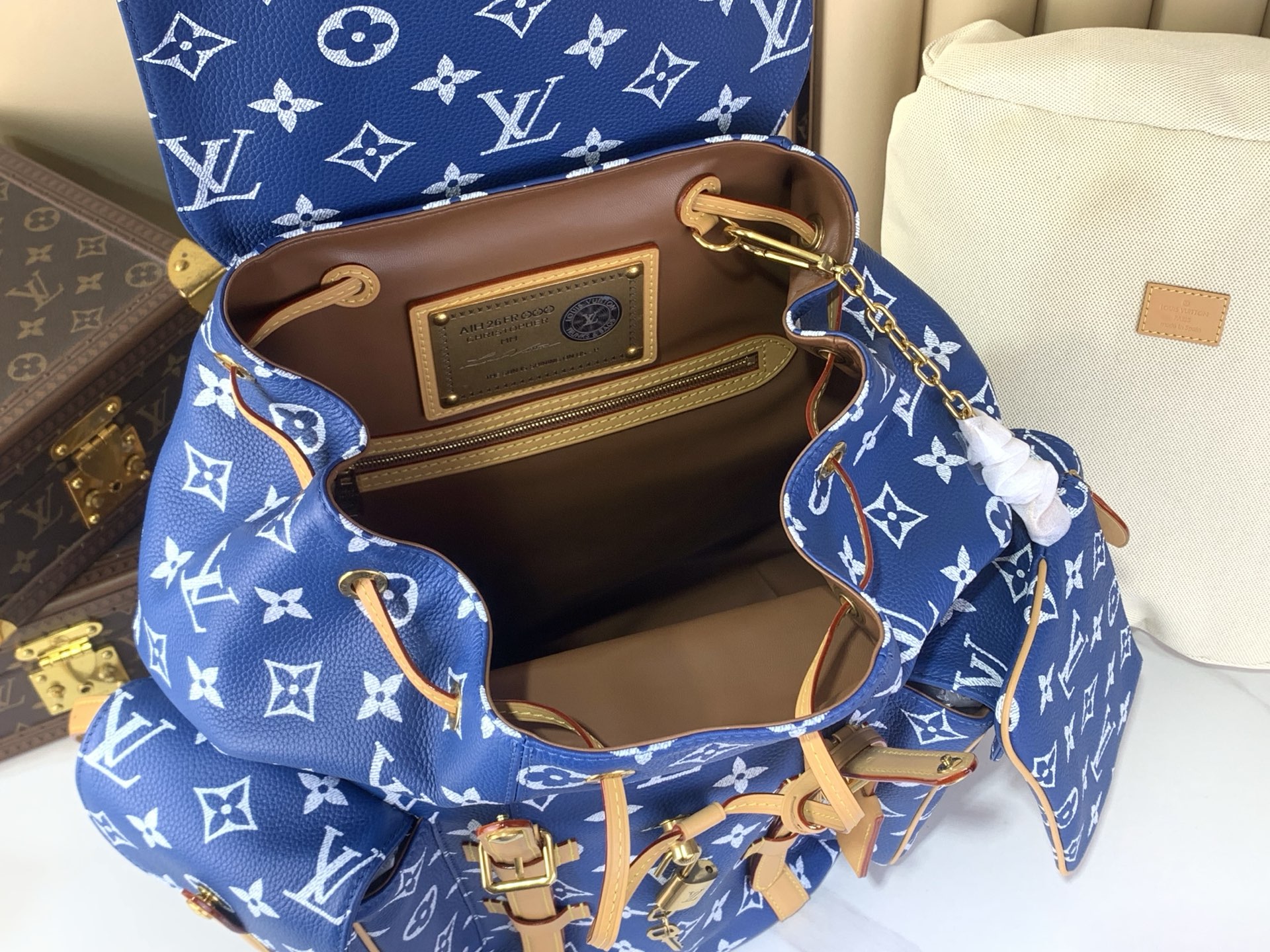 LV 高仿 女款 後背包 藍色印花設計 個性潮流款| 8 LV 高仿 女款 後背包 藍色印花設計 個性潮流款