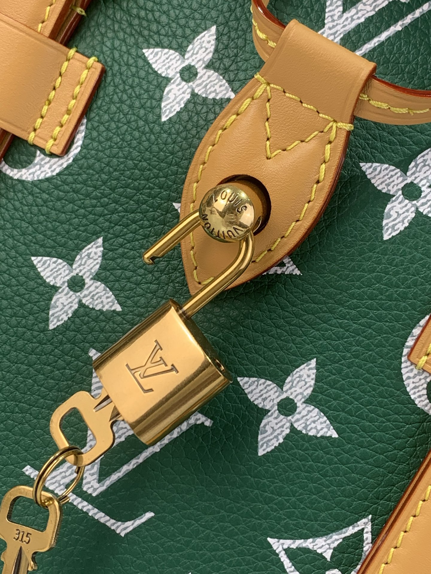 LV A貨 女款 後背包 绿色經典老花設計 多口袋大容量款| 11 LV A貨 女款 後背包 绿色經典老花設計 多口袋大容量款