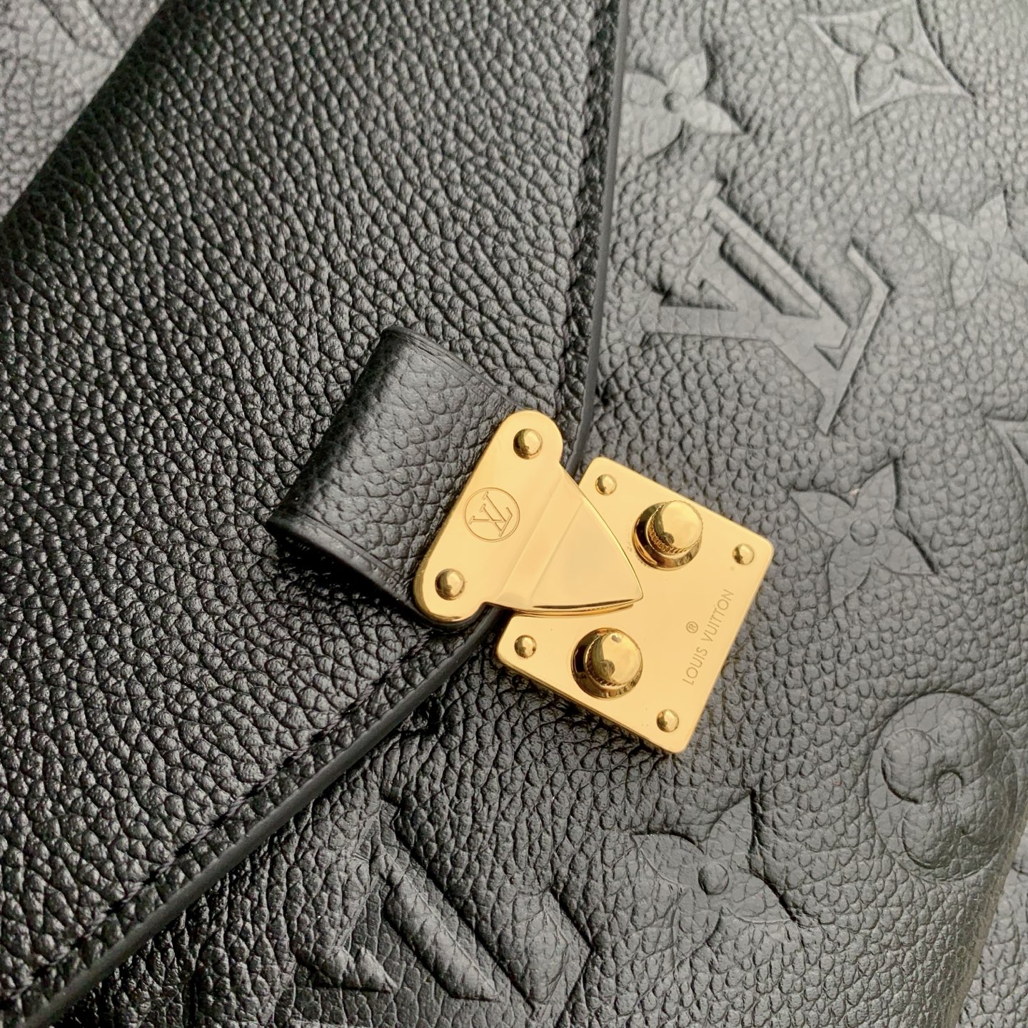 LV A貨 女款 單肩包 經典弧形設計 百搭日常款| 11 LV A貨 女款 單肩包 經典弧形設計 百搭日常款