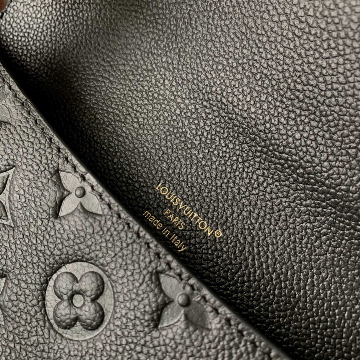 LV A貨 女款 單肩包 經典弧形設計 百搭日常款| 8 LV A貨 女款 單肩包 經典弧形設計 百搭日常款