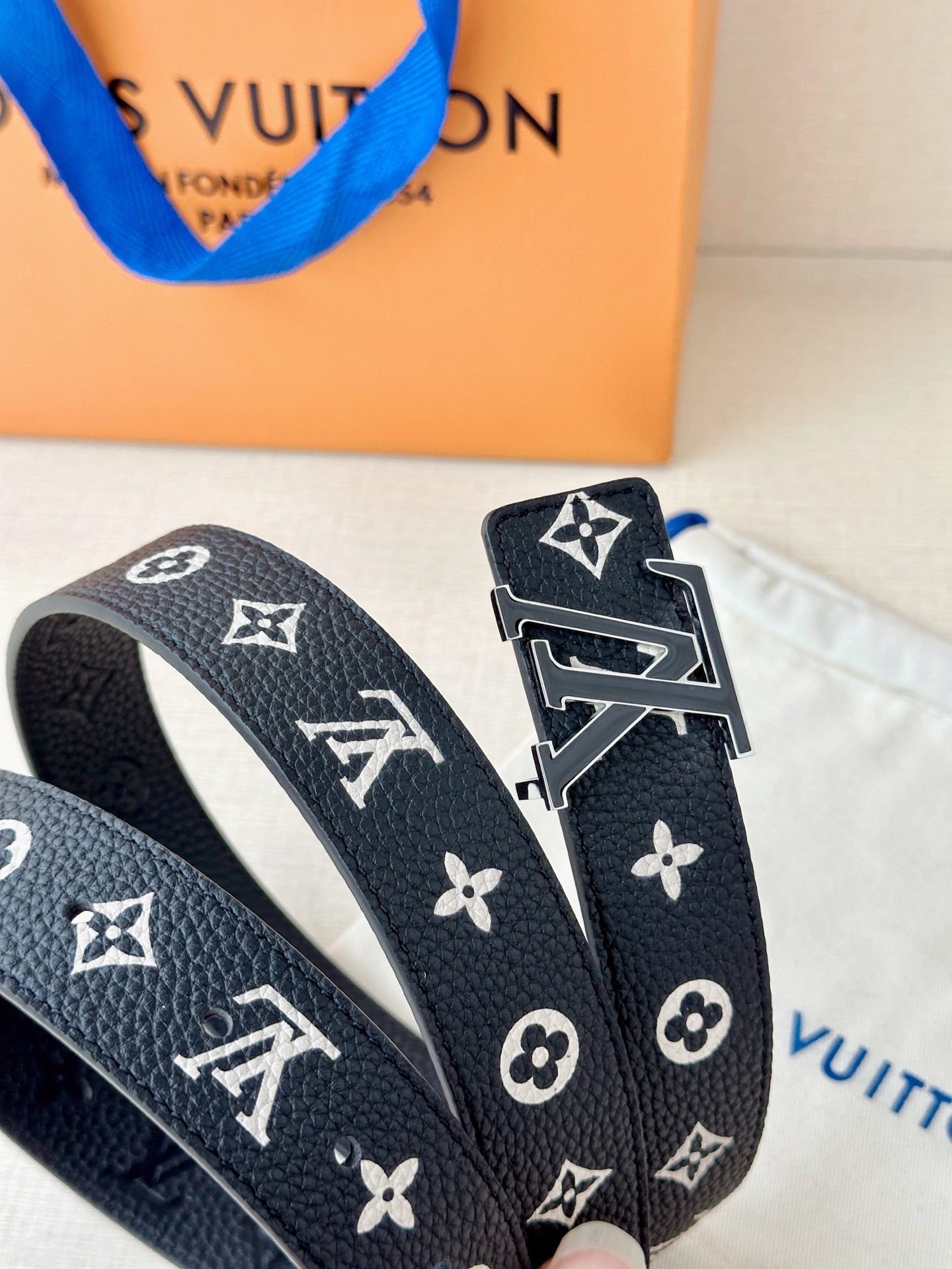 LV 高仿 男款 雙面黑灰老花LV扣皮帶 3.4cm精品鋼扣 商務休閒百搭款| 10 LV 高仿 男款 雙面黑灰老花LV扣皮帶 3.4cm精品鋼扣 商務休閒百搭款