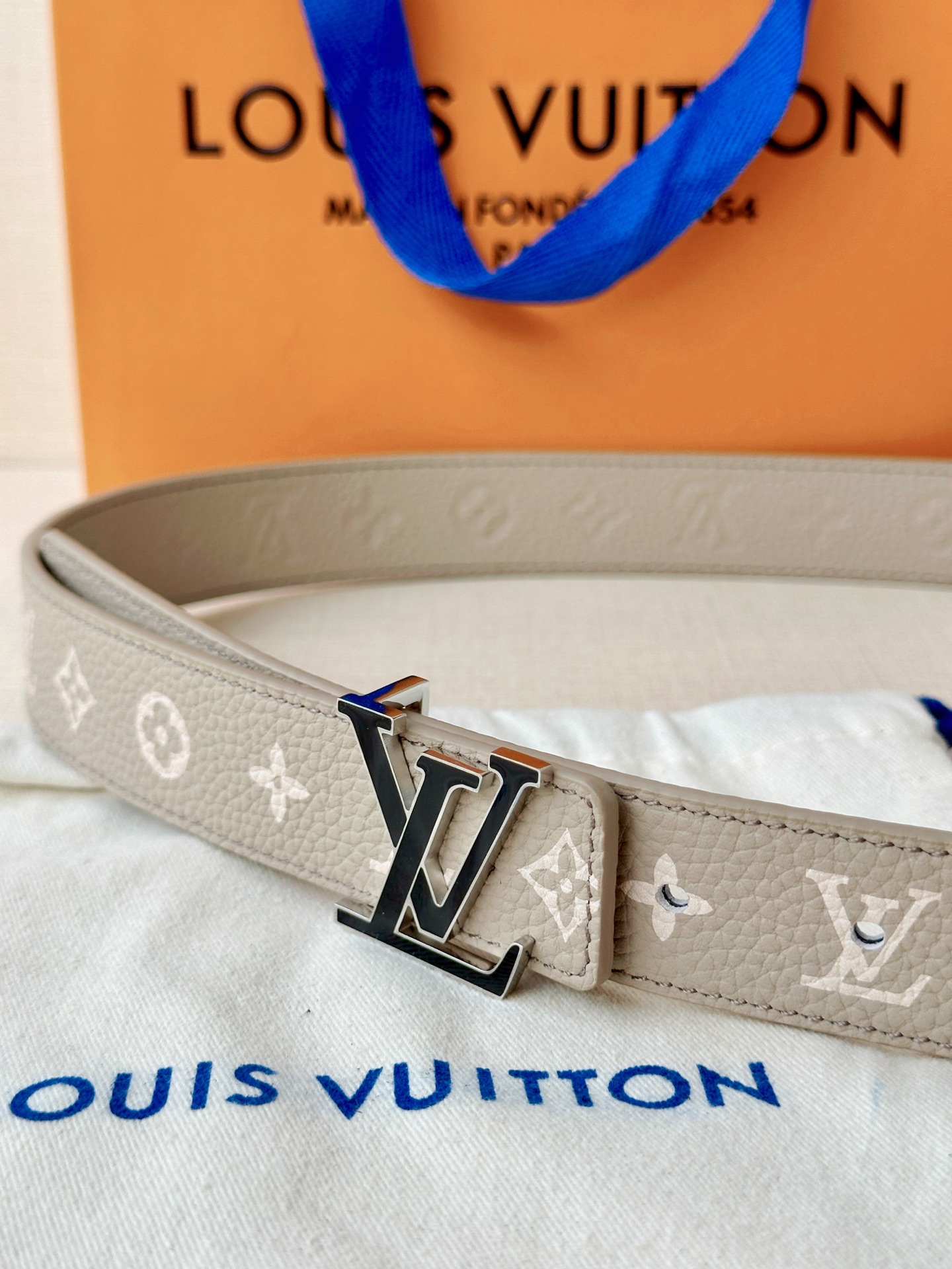 LV 高仿 男款 雙面米白老花LV扣皮帶 3.4cm清新高級精品皮帶| 14 LV 高仿 男款 雙面米白老花LV扣皮帶 3.4cm清新高級精品皮帶