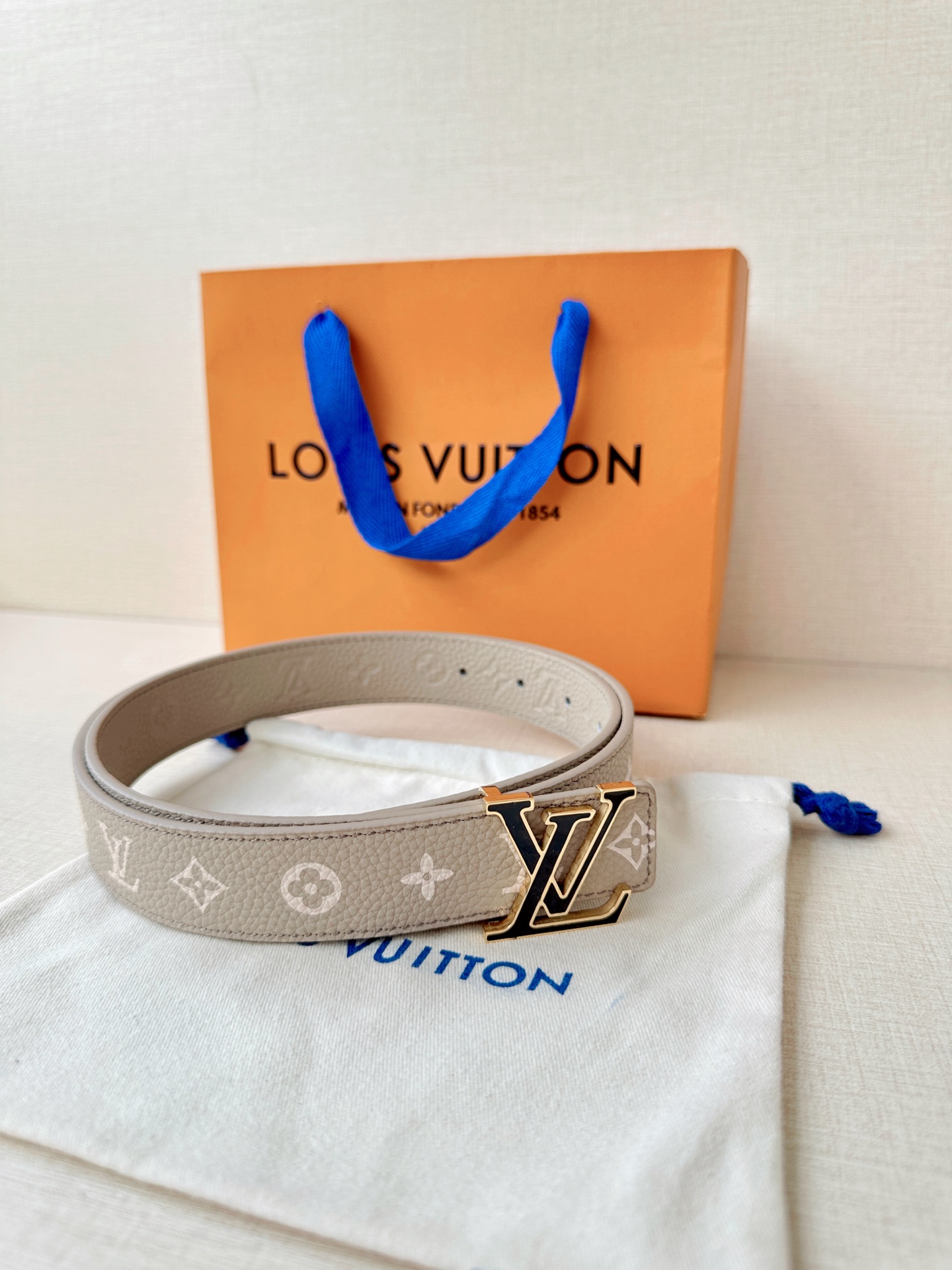 LV 高仿 男款 雙面米白老花LV扣皮帶 3.4cm清新高級精品皮帶| 10 LV 高仿 男款 雙面米白老花LV扣皮帶 3.4cm清新高級精品皮帶