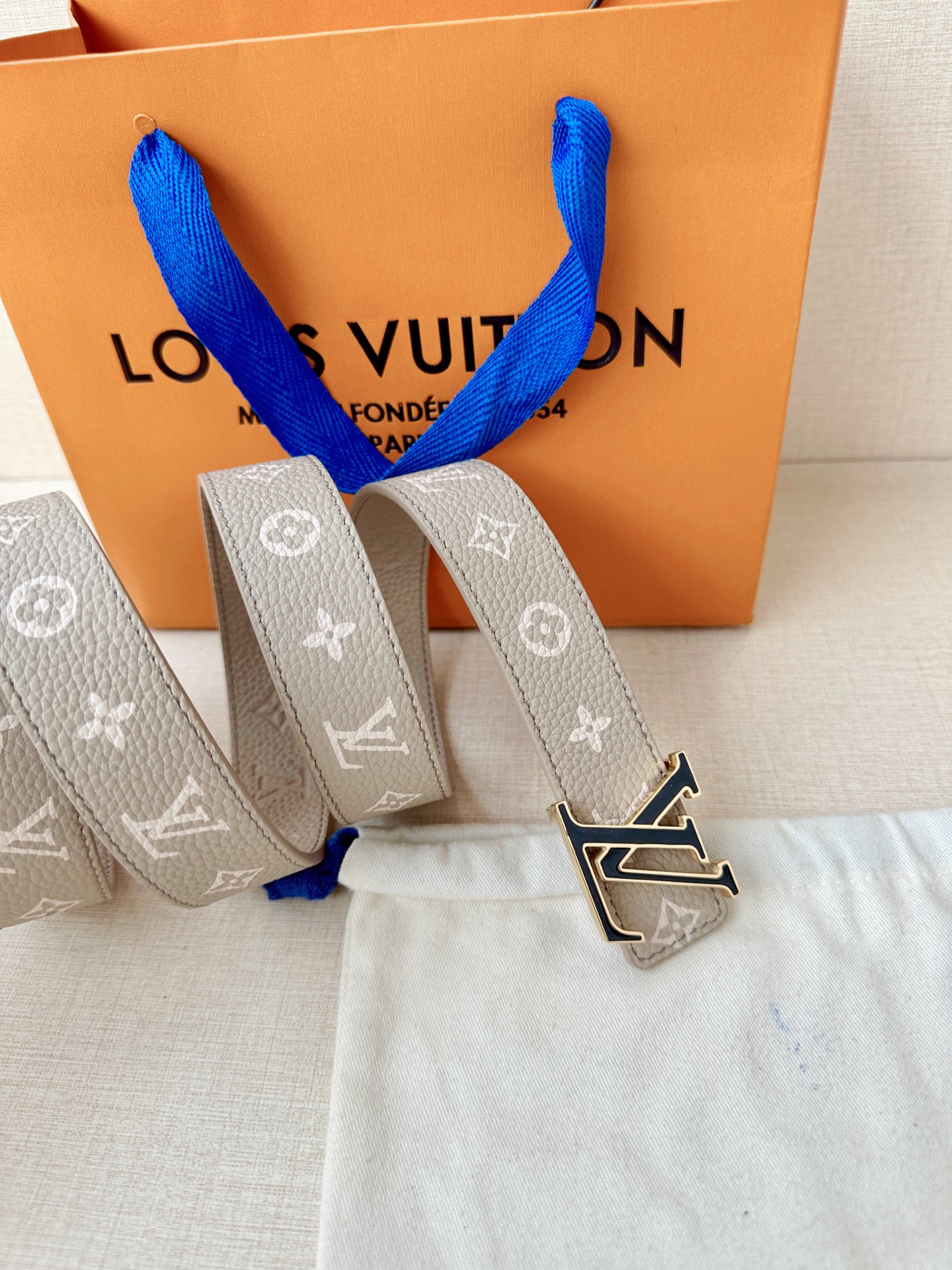 LV 高仿 男款 雙面米白老花LV扣皮帶 3.4cm清新高級精品皮帶| 8 LV 高仿 男款 雙面米白老花LV扣皮帶 3.4cm清新高級精品皮帶