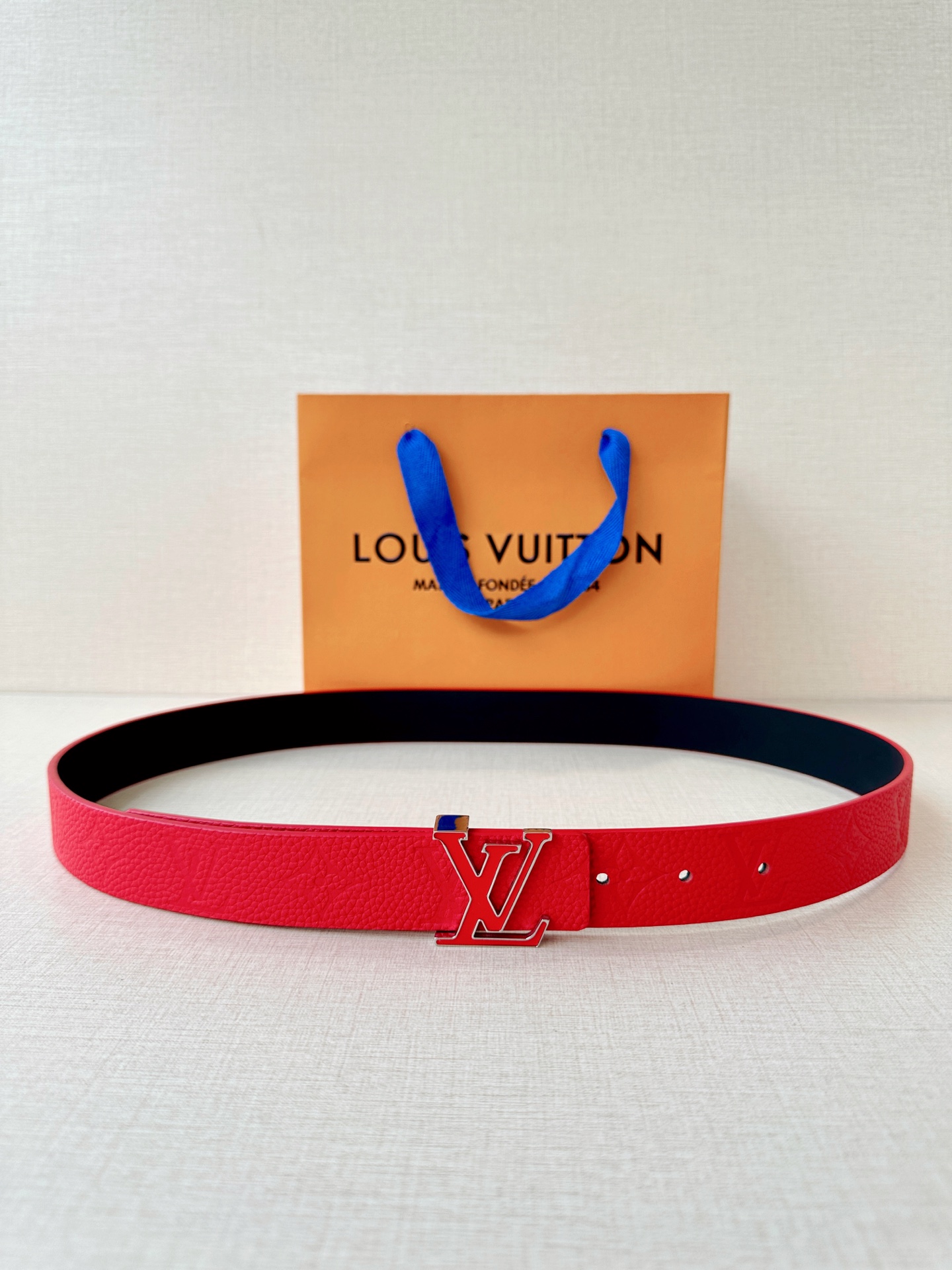 LV 高仿 男款 紅色LV扣皮帶 單面設計 潮流時尚高辨識款