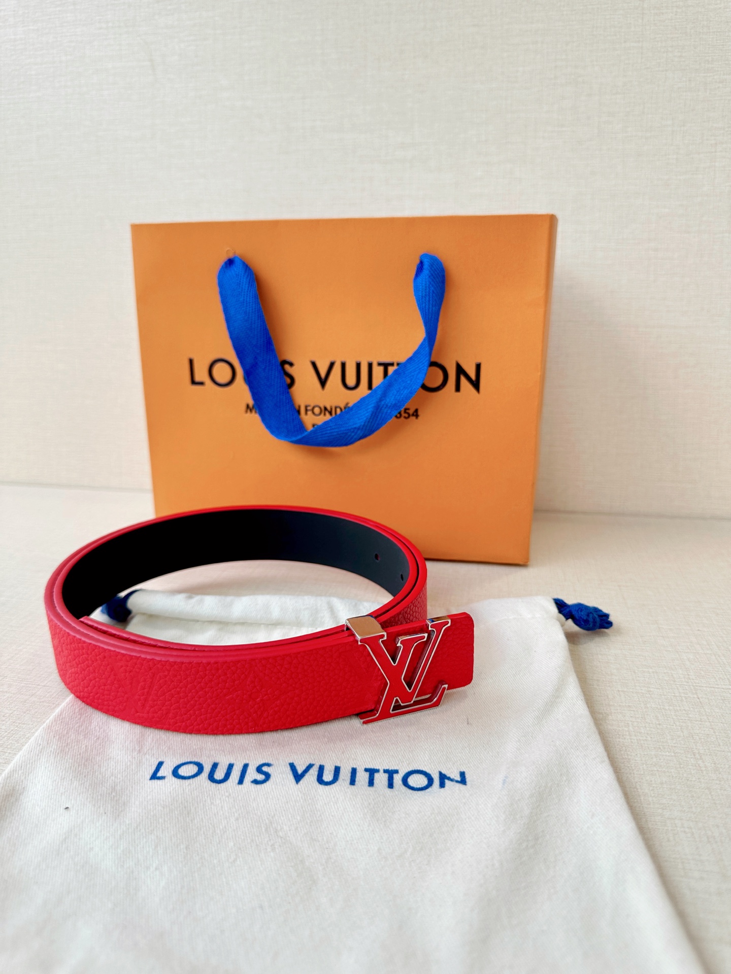 LV 高仿 男款 紅色LV扣皮帶 單面設計 潮流時尚高辨識款| 10 LV 高仿 男款 紅色LV扣皮帶 單面設計 潮流時尚高辨識款