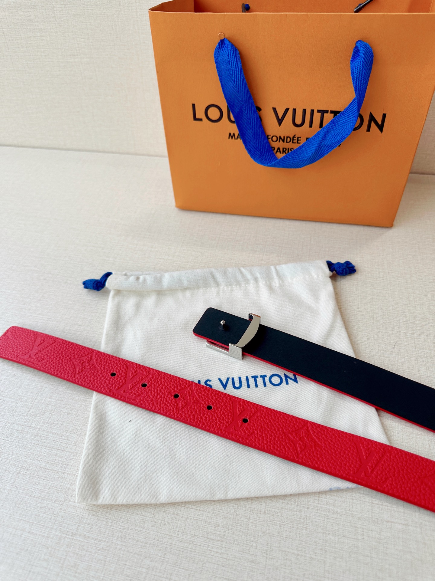 LV 高仿 男款 紅色LV扣皮帶 單面設計 潮流時尚高辨識款| 8 LV 高仿 男款 紅色LV扣皮帶 單面設計 潮流時尚高辨識款