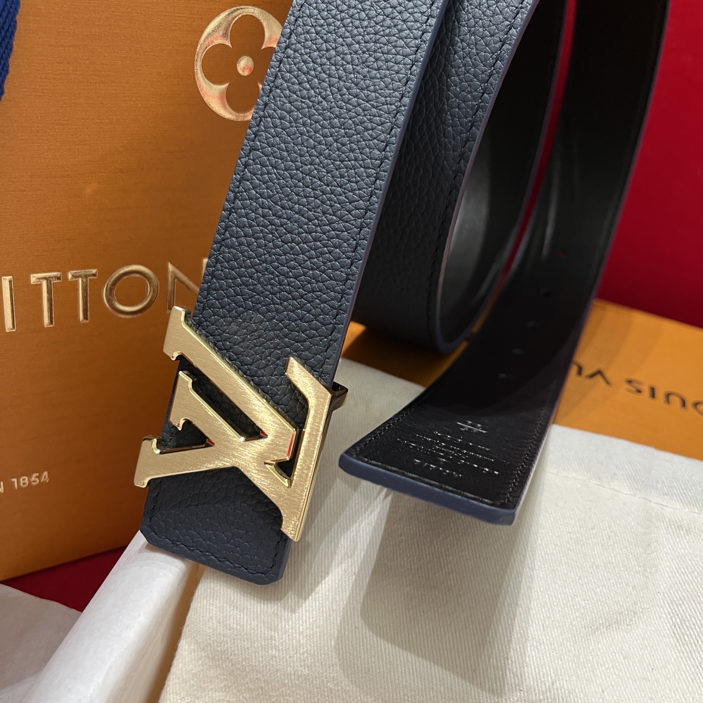 LV 一比一 男款 黑色大LOGO皮帶 潮流設計 百搭精品款| 13 LV 一比一 男款 黑色大LOGO皮帶 潮流設計 百搭精品款