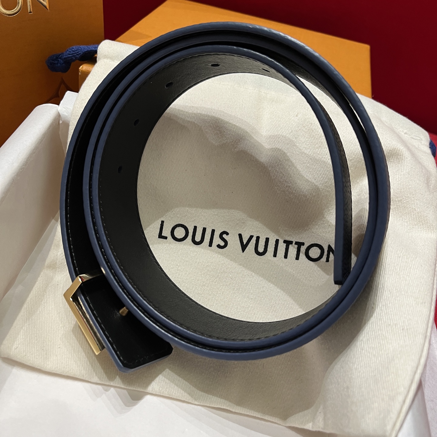 LV 一比一 男款 黑色大LOGO皮帶 潮流設計 百搭精品款| 11 LV 一比一 男款 黑色大LOGO皮帶 潮流設計 百搭精品款