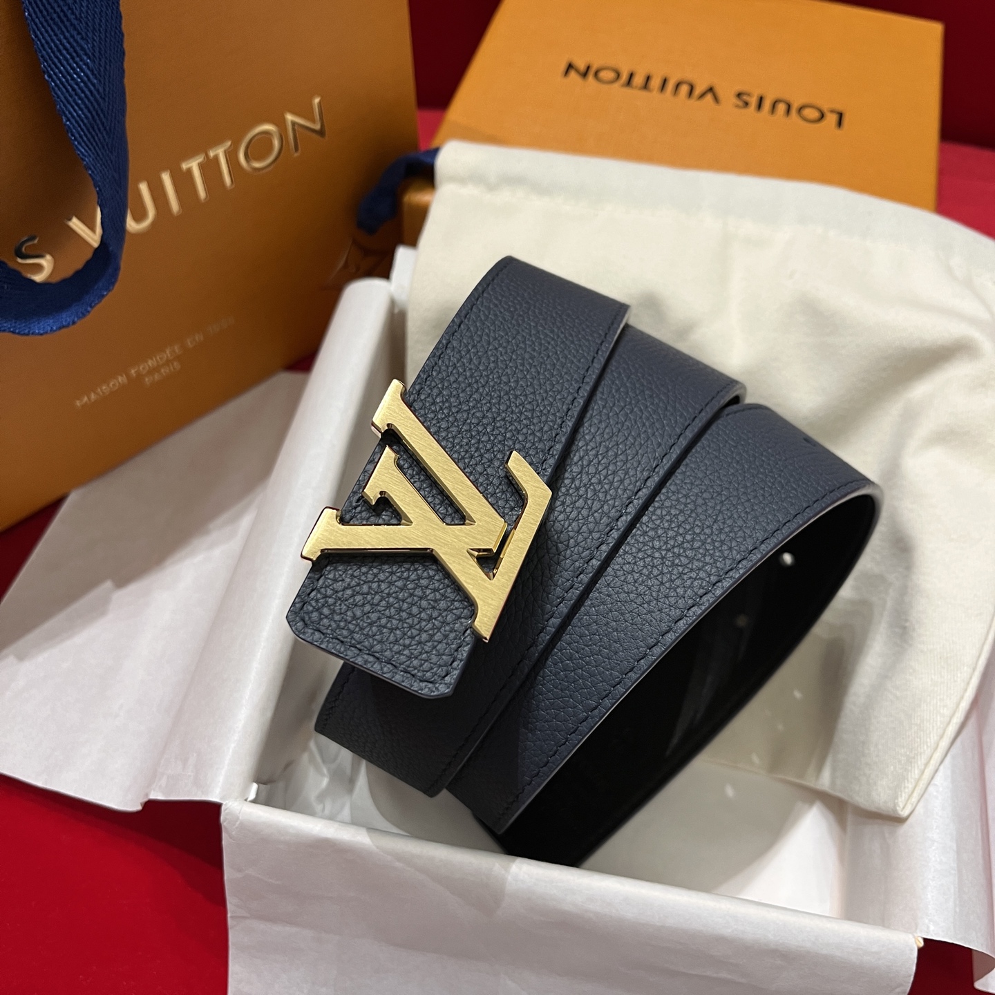 LV 一比一 男款 黑色大LOGO皮帶 潮流設計 百搭精品款| 8 LV 一比一 男款 黑色大LOGO皮帶 潮流設計 百搭精品款