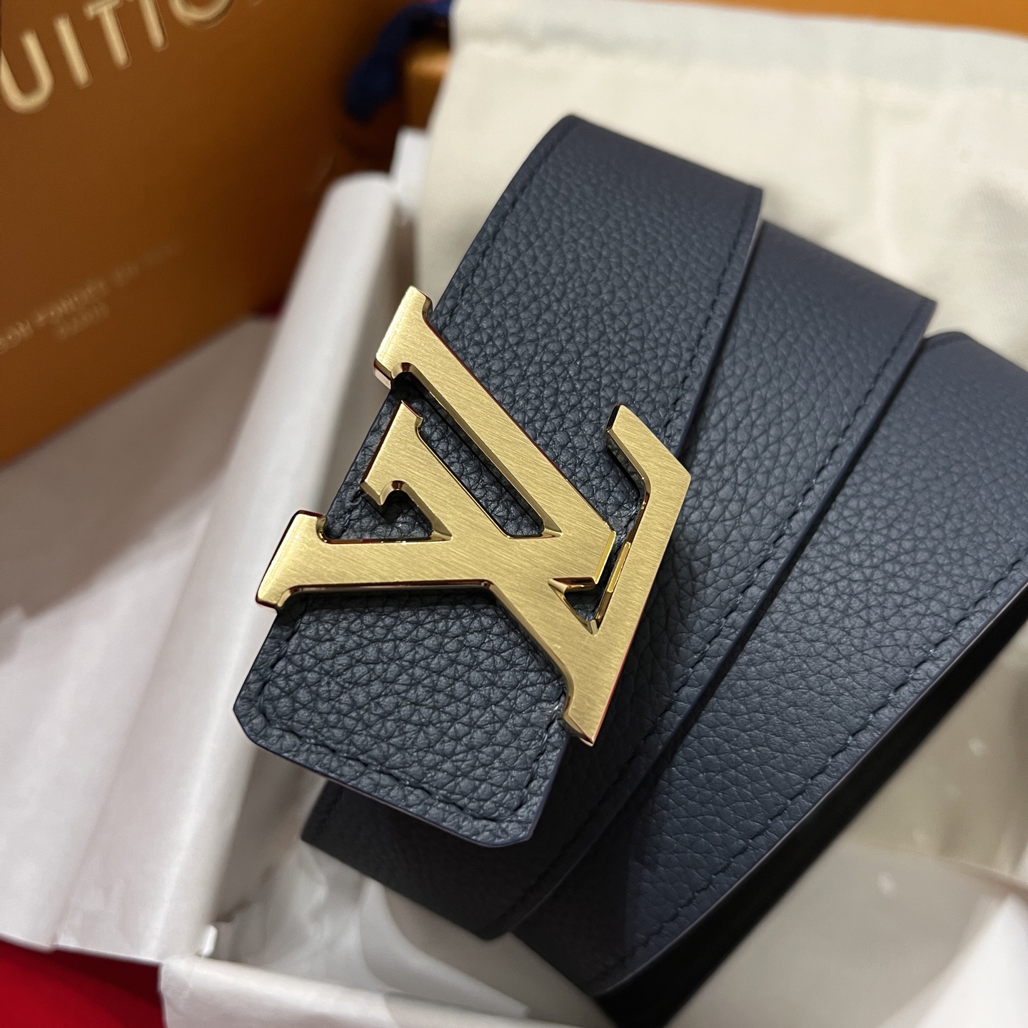 LV 一比一 男款 黑色大LOGO皮帶 潮流設計 百搭精品款| 7 LV 一比一 男款 黑色大LOGO皮帶 潮流設計 百搭精品款