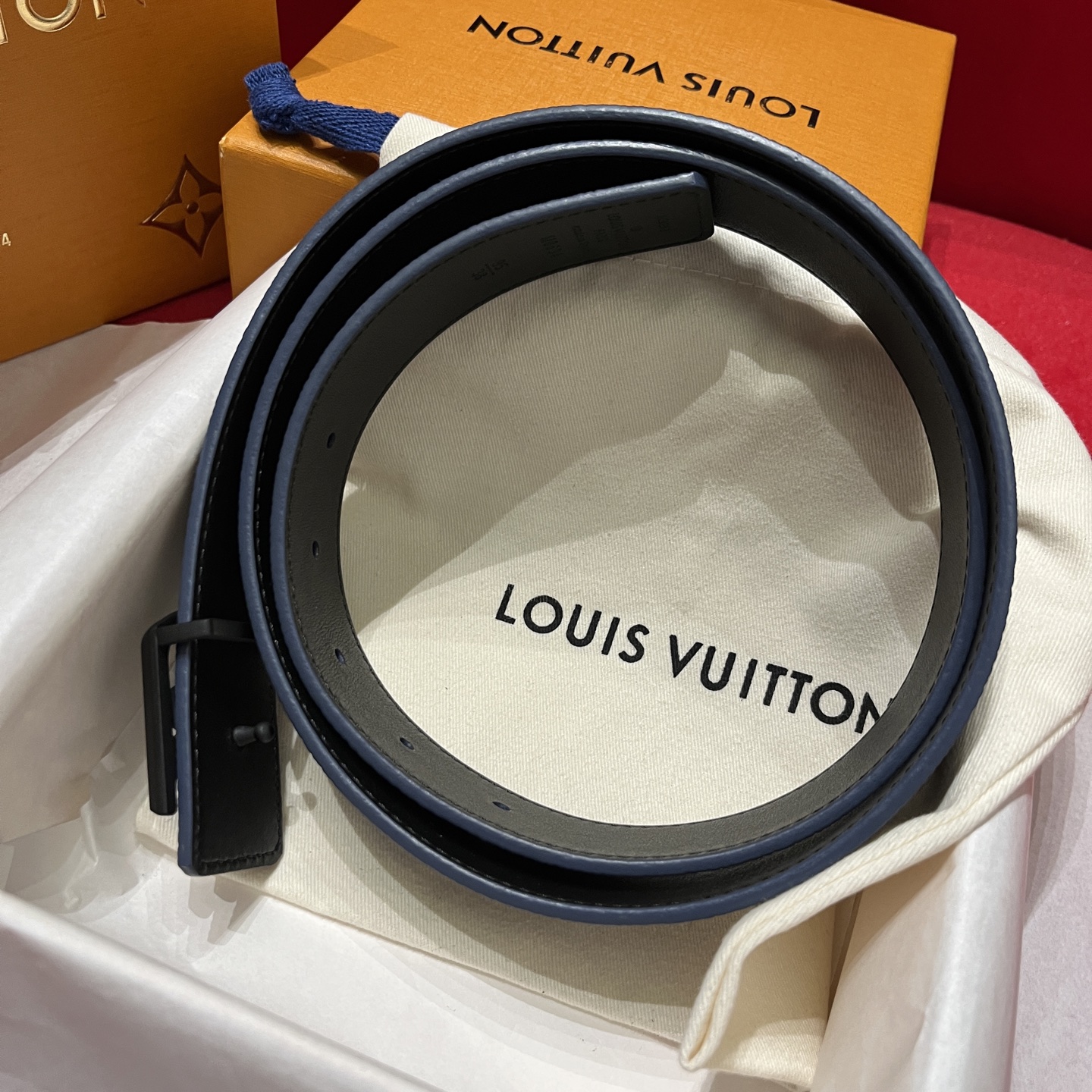 LV 高仿 男士顆粒皮革皮帶 黑色LV扣頭簡約高級感款| 10 LV 高仿 男士顆粒皮革皮帶 黑色LV扣頭簡約高級感款