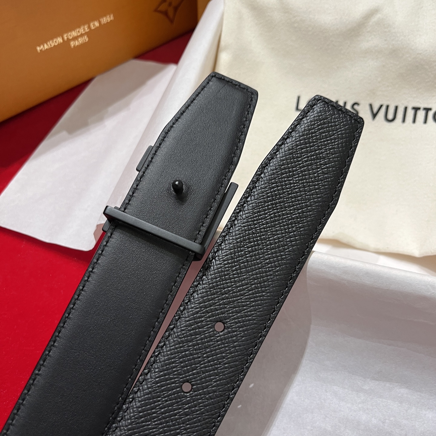 LV 高仿 男款壓紋皮革皮帶 LV金屬扣頭時尚百搭款| 9 LV 高仿 男款壓紋皮革皮帶 LV金屬扣頭時尚百搭款