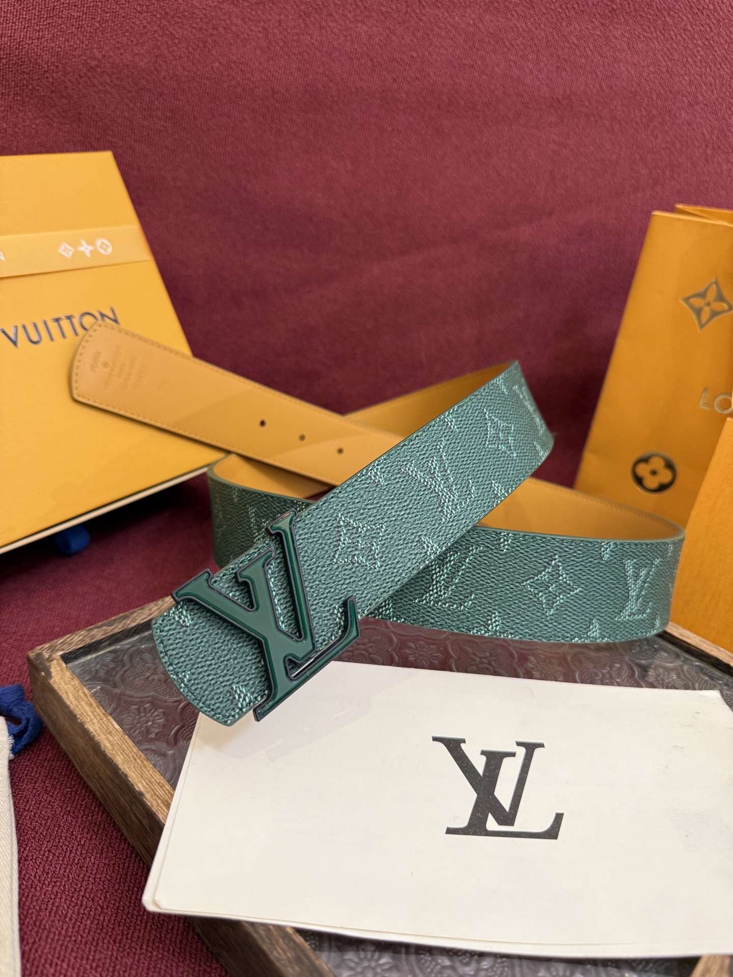 LV A貨 男士經典绿色皮帶 LV字母扣頭百搭實用款| 10 LV A貨 男士經典绿色皮帶 LV字母扣頭百搭實用款