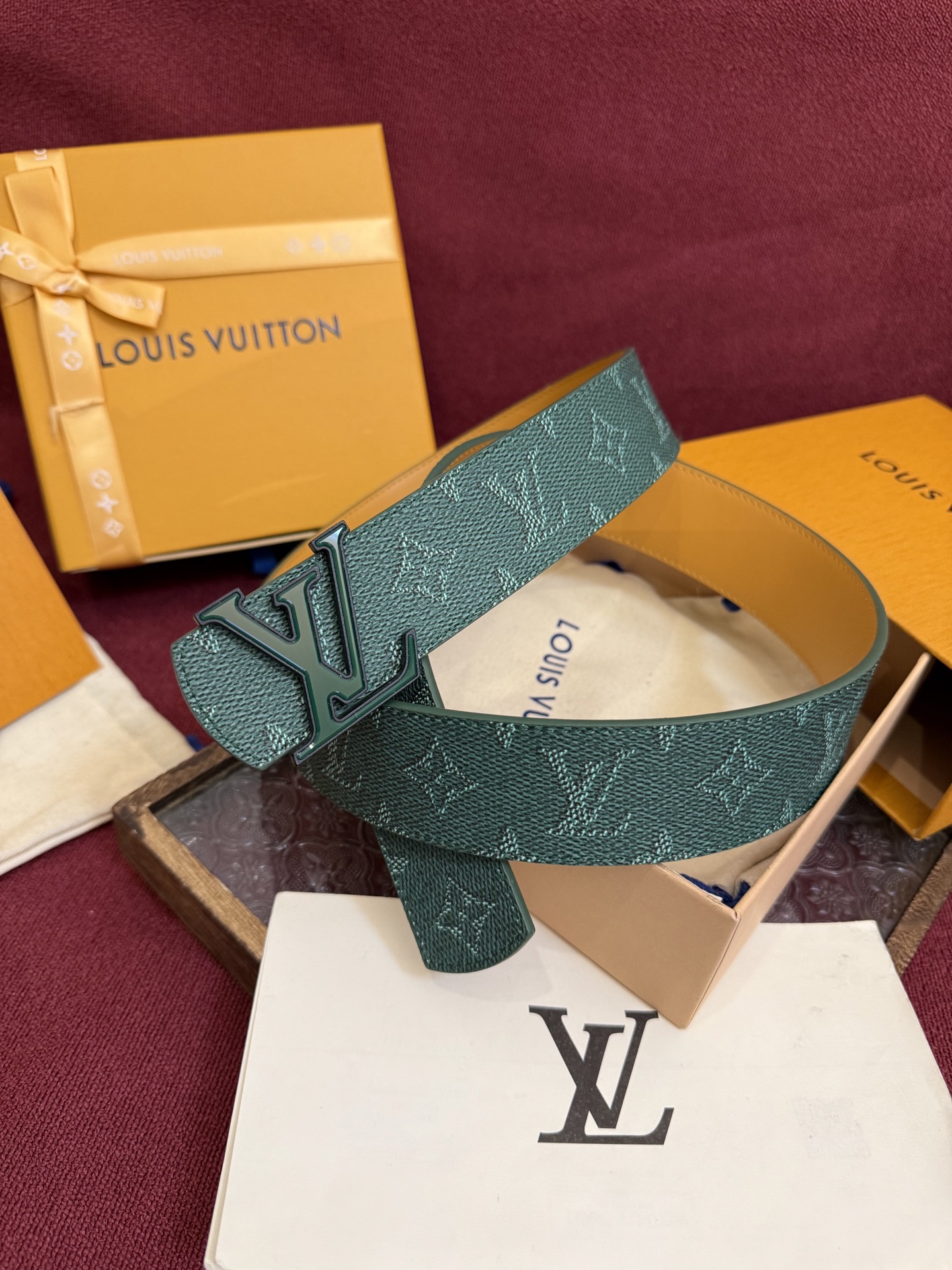 LV A貨 男士經典绿色皮帶 LV字母扣頭百搭實用款| 7 LV A貨 男士經典绿色皮帶 LV字母扣頭百搭實用款