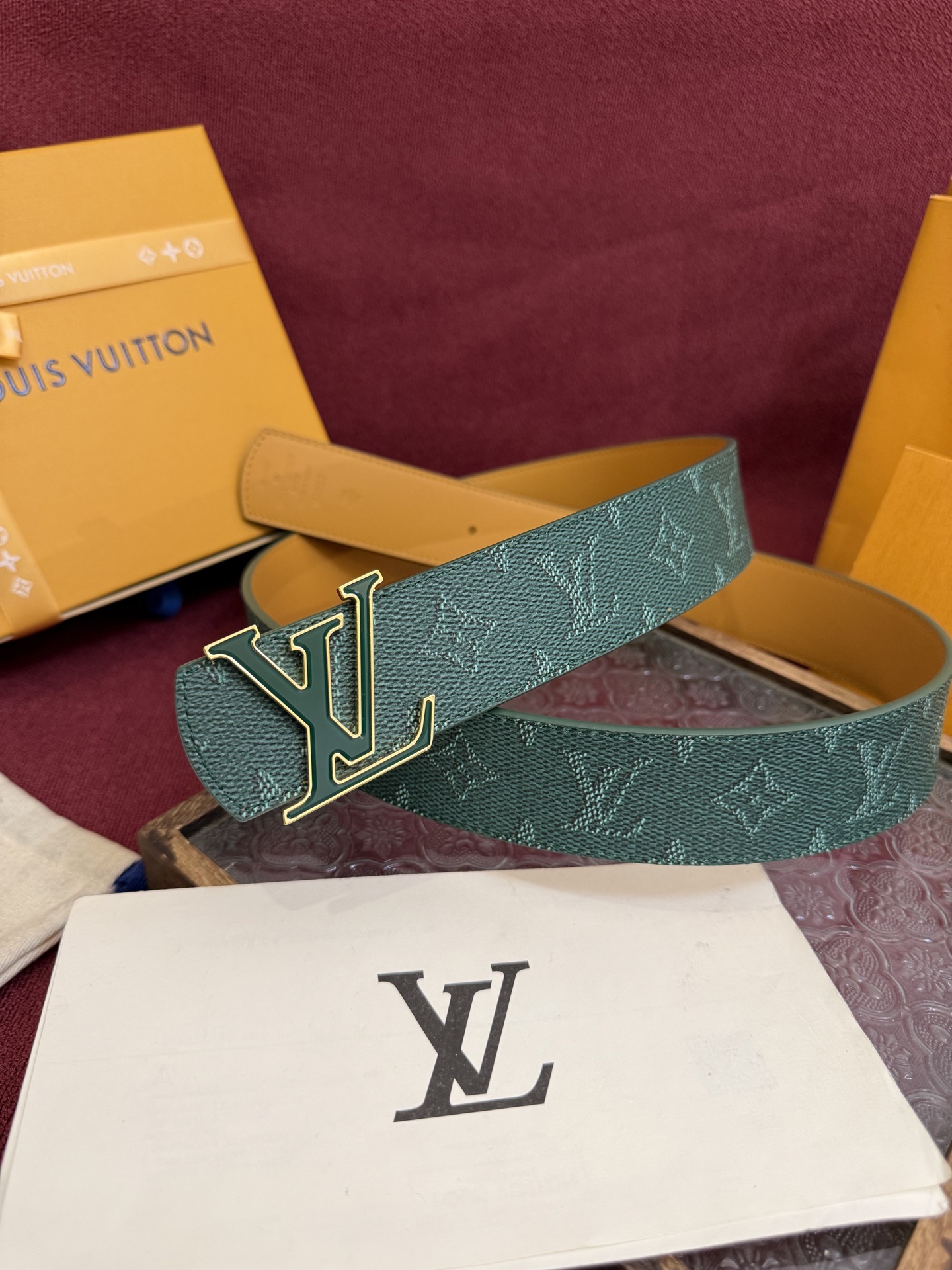 LV 一比一 男款壓紋皮帶 經典LV扣頭商務百搭款| 10 LV 一比一 男款壓紋皮帶 經典LV扣頭商務百搭款