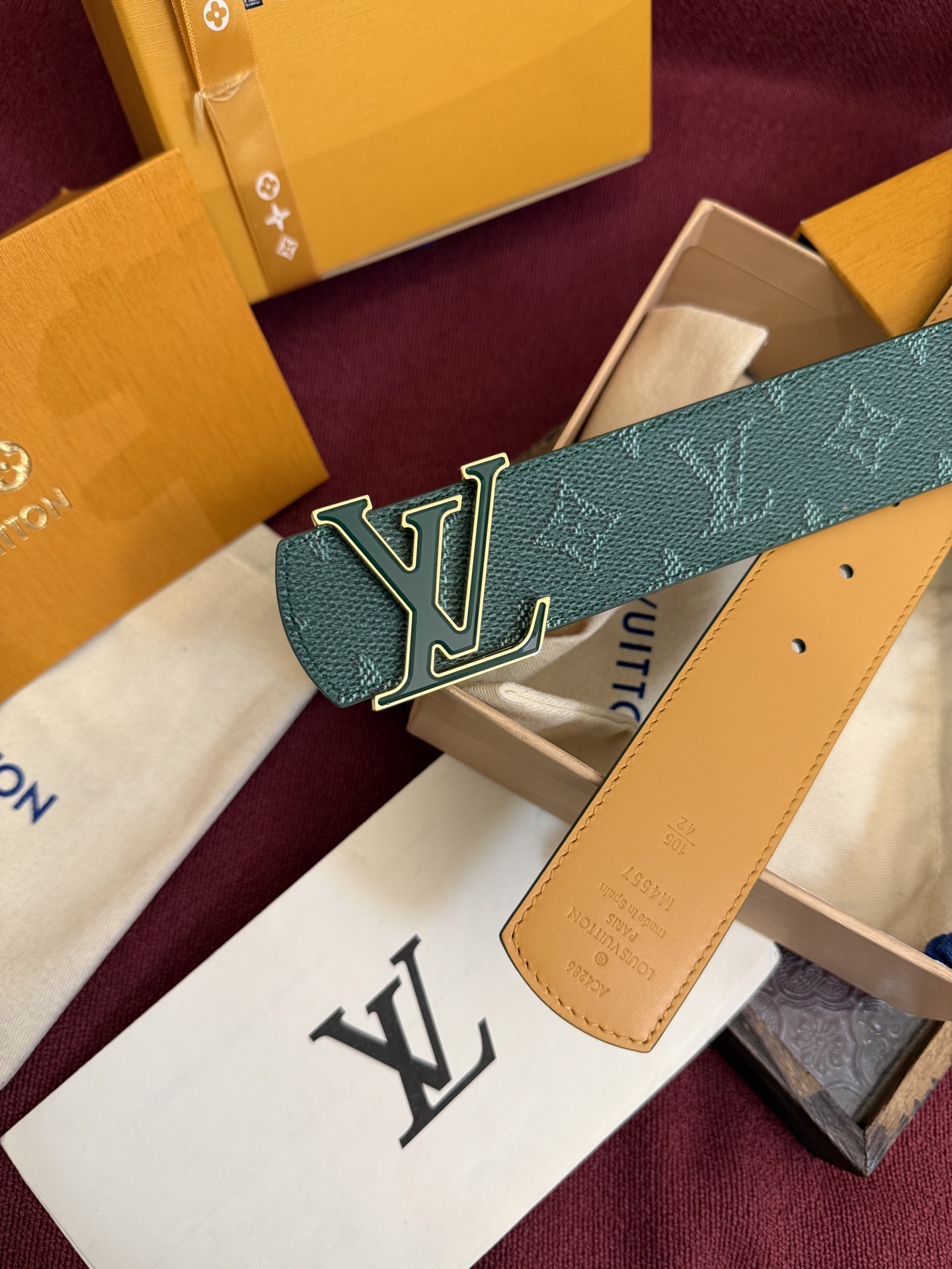LV 一比一 男款壓紋皮帶 經典LV扣頭商務百搭款| 9 LV 一比一 男款壓紋皮帶 經典LV扣頭商務百搭款