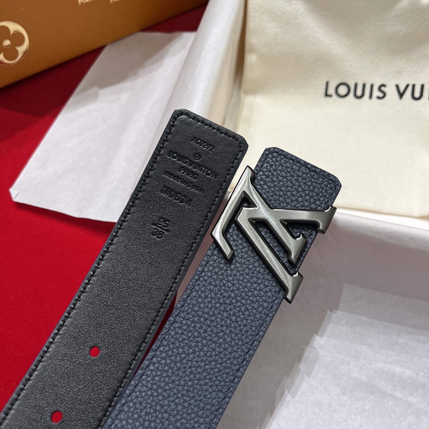 LV A貨 男款蓝色壓紋皮帶 LV字母扣頭潮流時尚款| 6 LV A貨 男款蓝色壓紋皮帶 LV字母扣頭潮流時尚款
