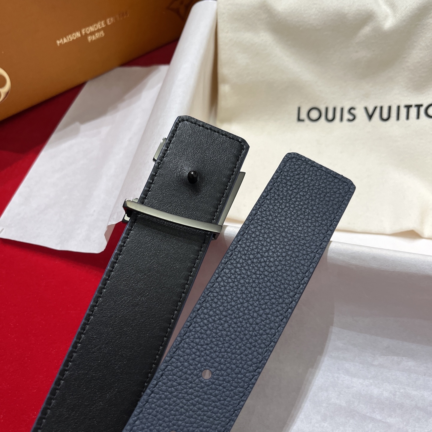 LV A貨 男款蓝色壓紋皮帶 LV字母扣頭潮流時尚款| 9 LV A貨 男款蓝色壓紋皮帶 LV字母扣頭潮流時尚款