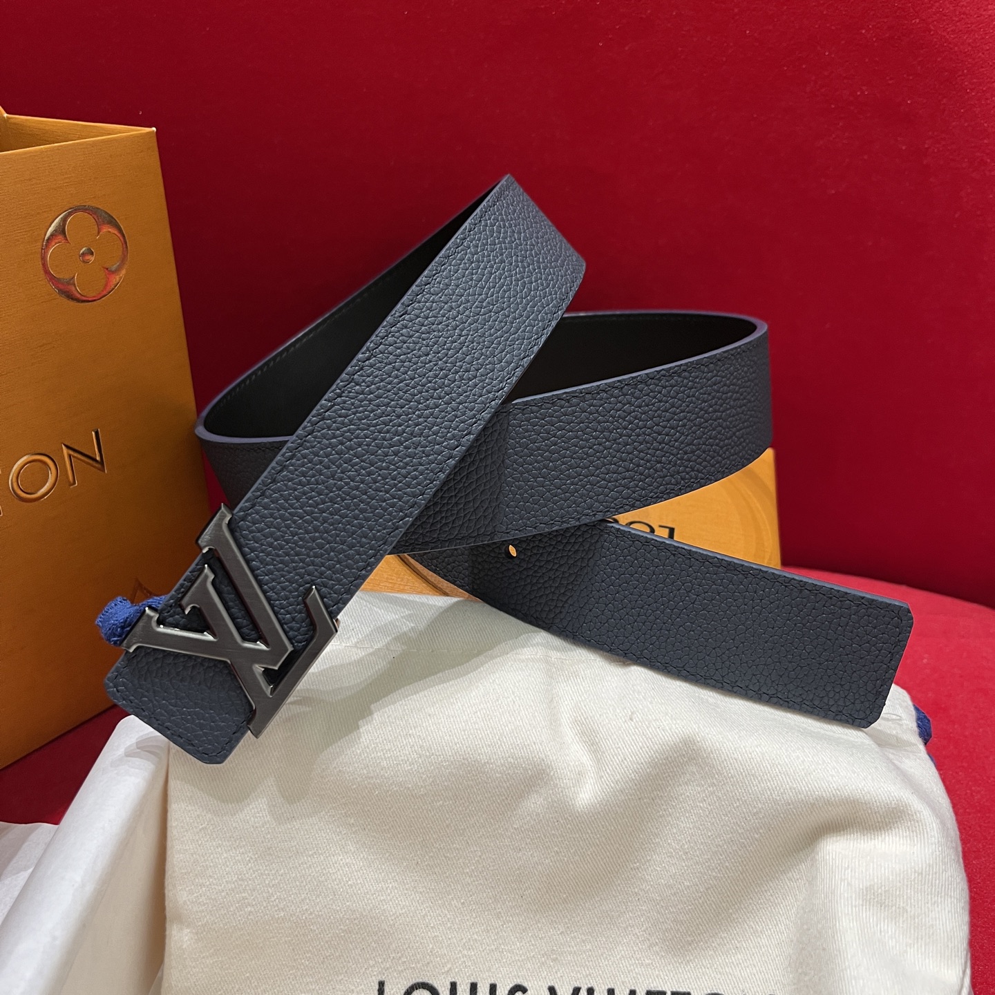 LV A貨 男款蓝色壓紋皮帶 LV字母扣頭潮流時尚款| 8 LV A貨 男款蓝色壓紋皮帶 LV字母扣頭潮流時尚款