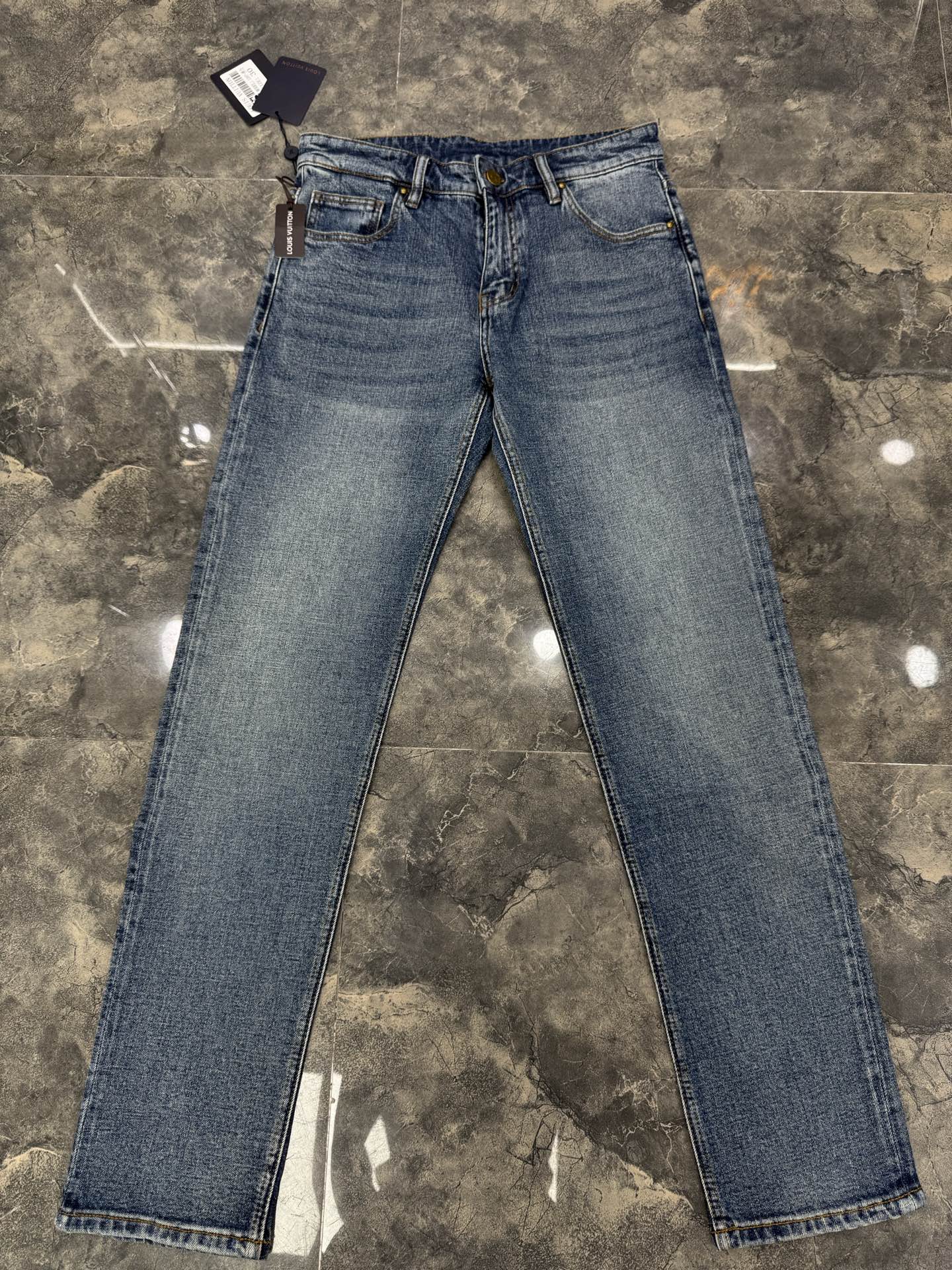 LV 高仿 男款 刺繡字母水洗牛仔褲 潮流百搭街頭風長褲| 11 LV 高仿 男款 刺繡字母水洗牛仔褲 潮流百搭街頭風長褲
