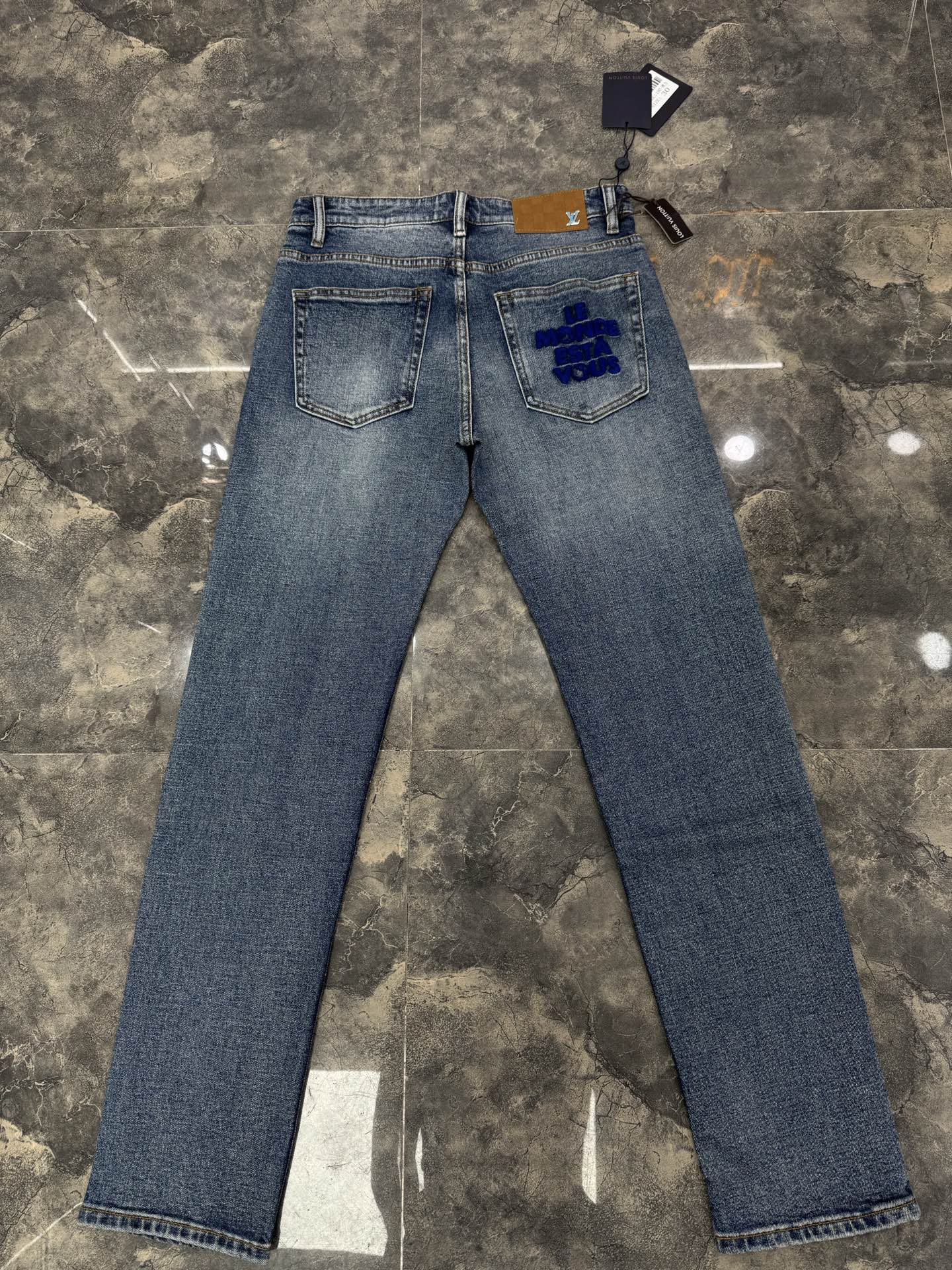 LV 高仿 男款 刺繡字母水洗牛仔褲 潮流百搭街頭風長褲| 9 LV 高仿 男款 刺繡字母水洗牛仔褲 潮流百搭街頭風長褲