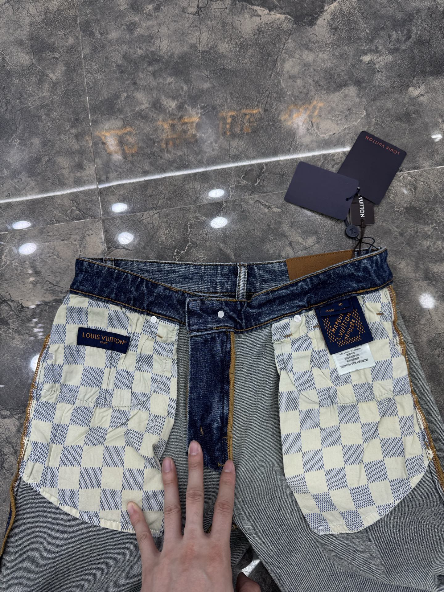 LV 高仿 男款 刺繡字母水洗牛仔褲 潮流百搭街頭風長褲| 7 LV 高仿 男款 刺繡字母水洗牛仔褲 潮流百搭街頭風長褲
