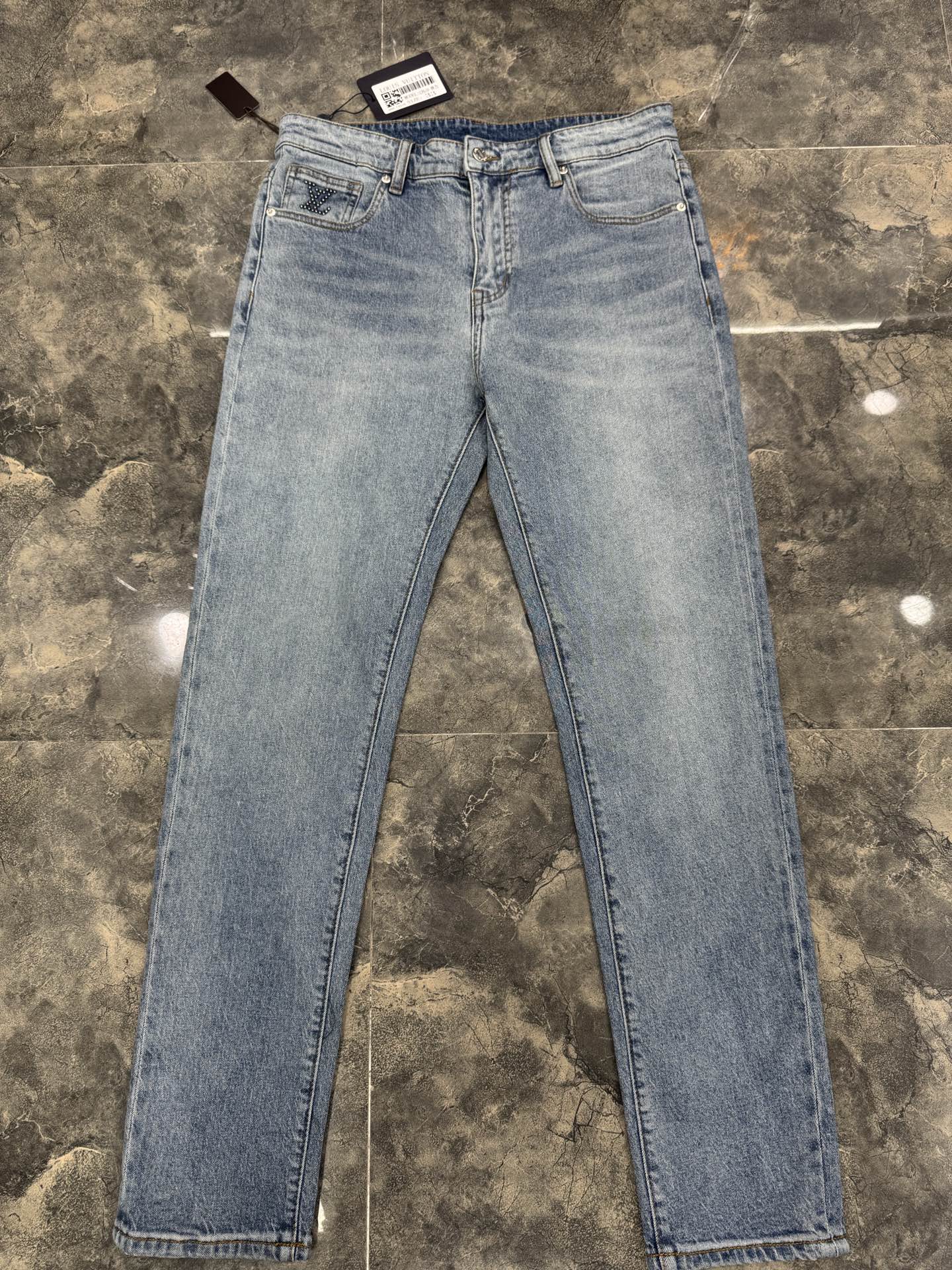 LV 高仿 男款 鉚釘刺繡牛仔褲 潮流個性設計百搭長褲| 11 LV 高仿 男款 鉚釘刺繡牛仔褲 潮流個性設計百搭長褲