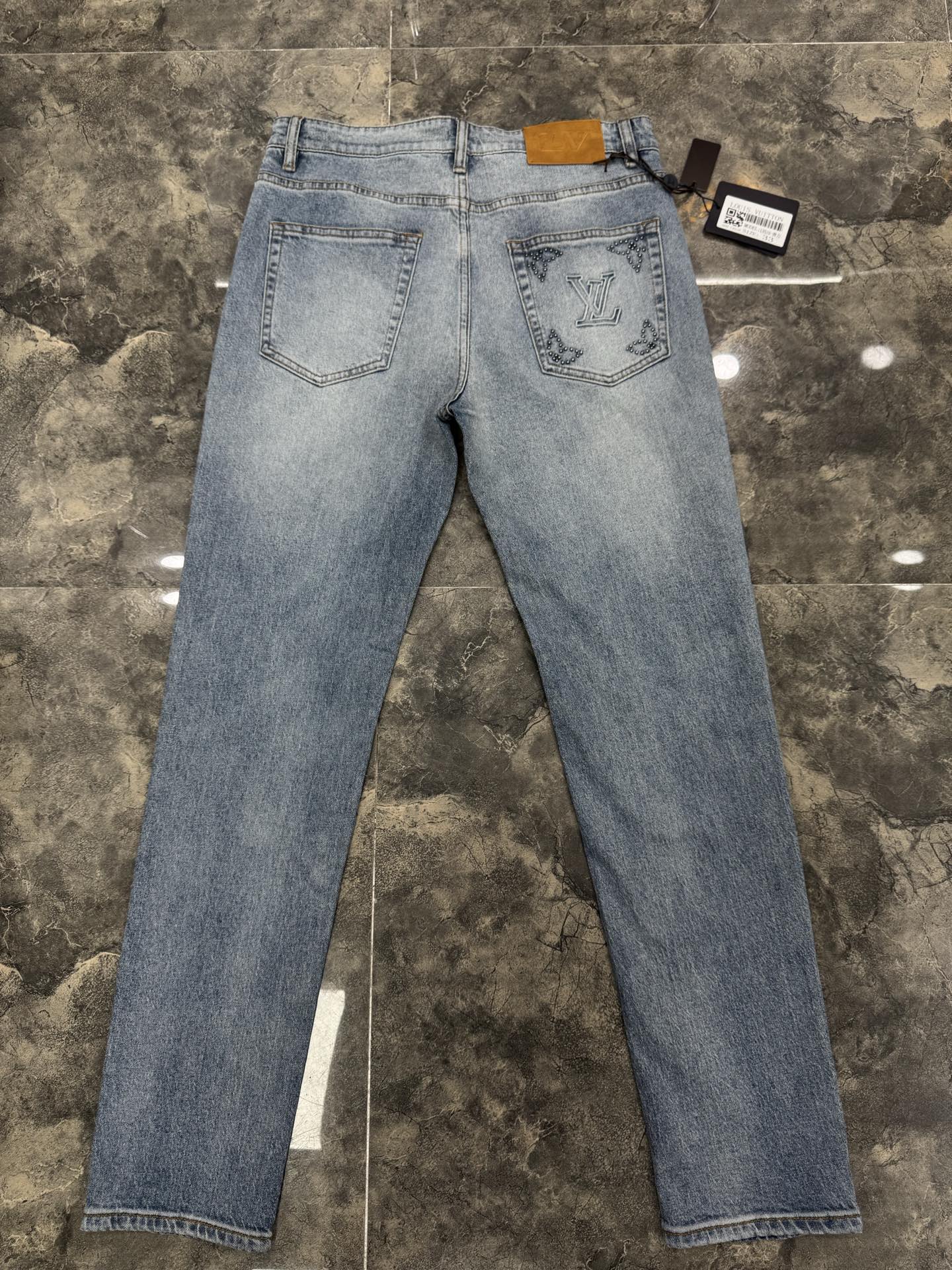 LV 高仿 男款 鉚釘刺繡牛仔褲 潮流個性設計百搭長褲| 9 LV 高仿 男款 鉚釘刺繡牛仔褲 潮流個性設計百搭長褲