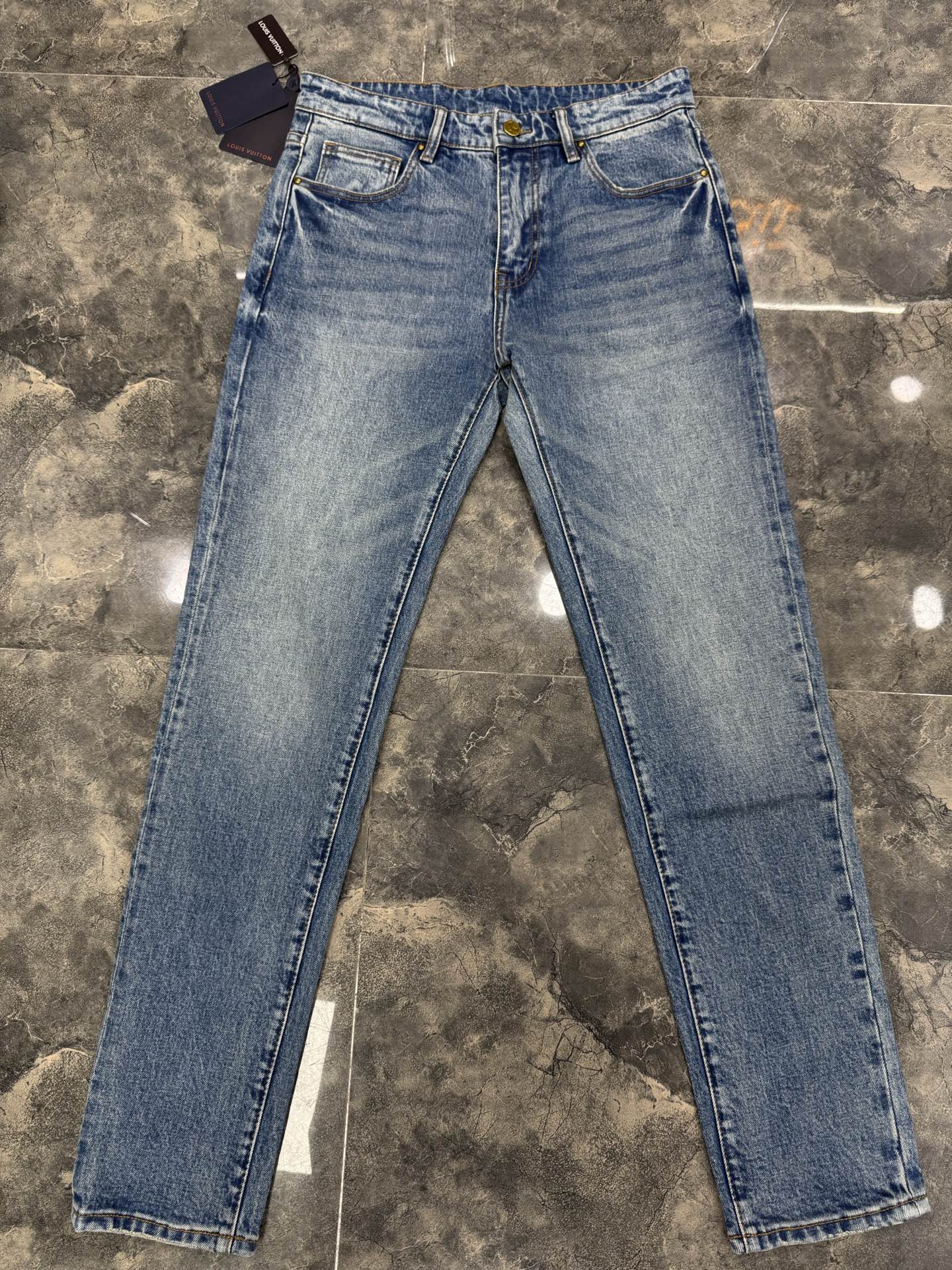 LV 高仿 男款 刺繡圖案牛仔褲 復古藝術風百搭長褲| 11 LV 高仿 男款 刺繡圖案牛仔褲 復古藝術風百搭長褲