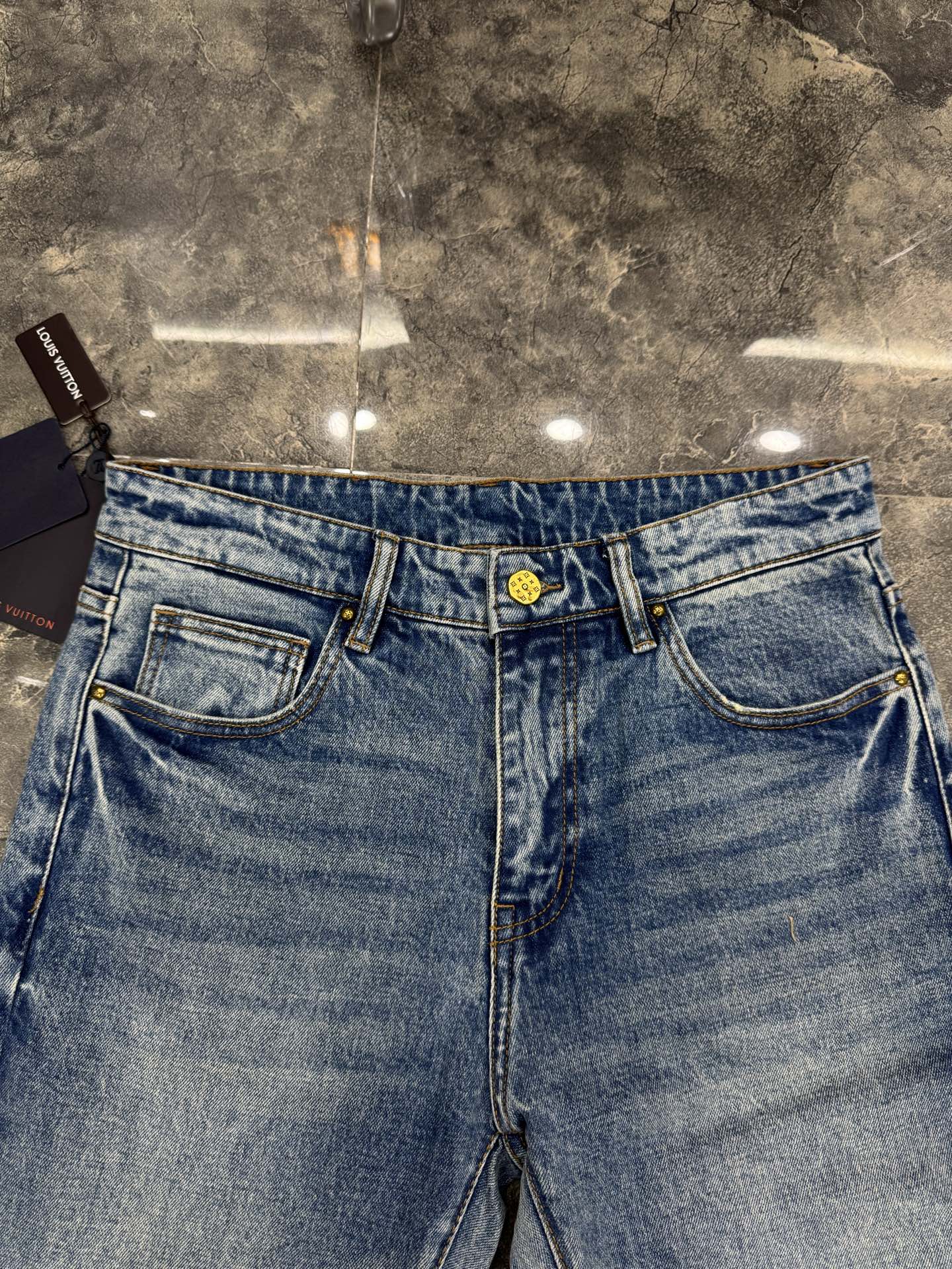 LV 高仿 男款 刺繡圖案牛仔褲 復古藝術風百搭長褲| 10 LV 高仿 男款 刺繡圖案牛仔褲 復古藝術風百搭長褲