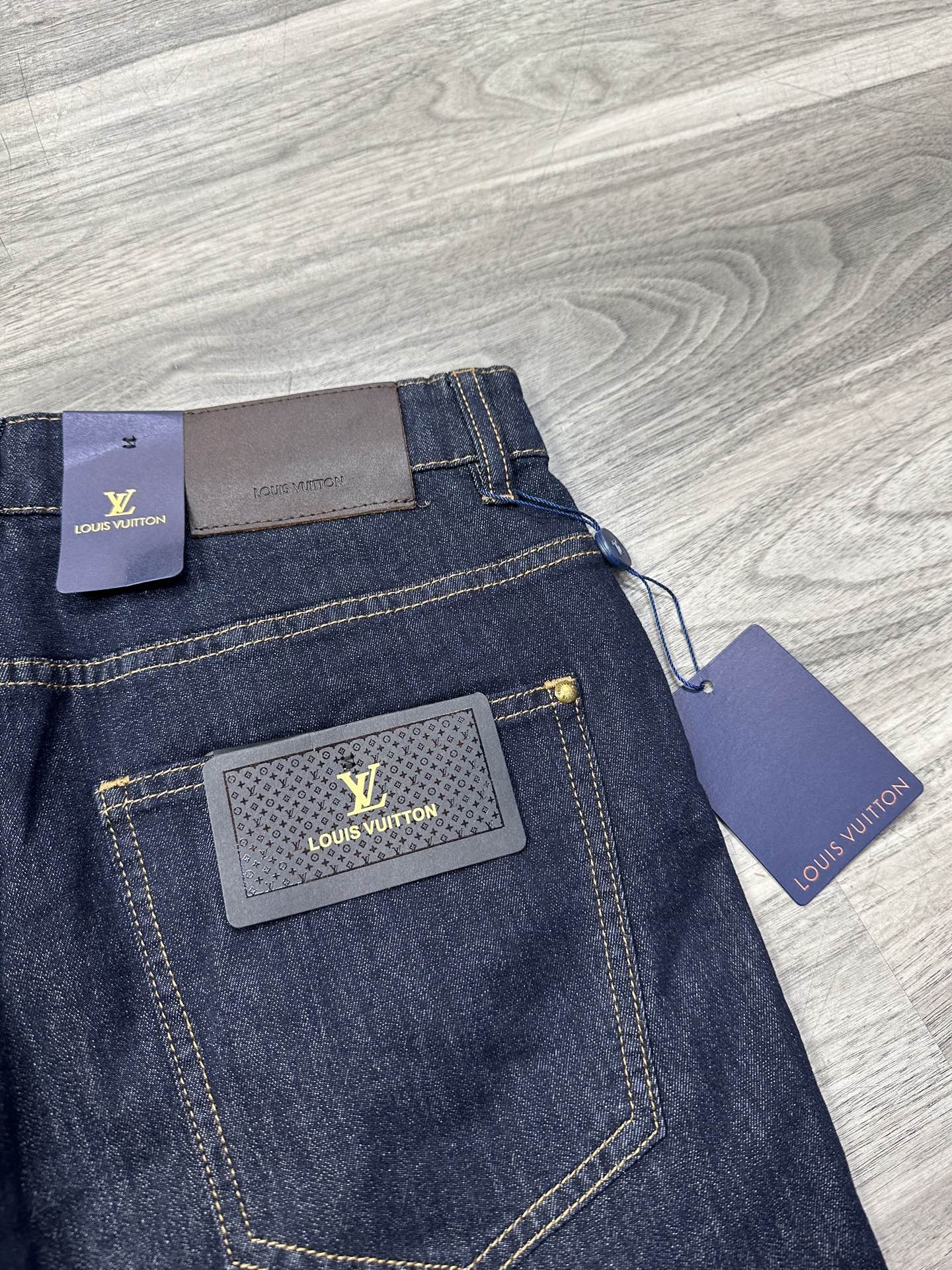 LV A貨 男款 黑色壓紋牛仔褲 潮流百搭修身長褲| 7 LV A貨 男款 黑色壓紋牛仔褲 潮流百搭修身長褲