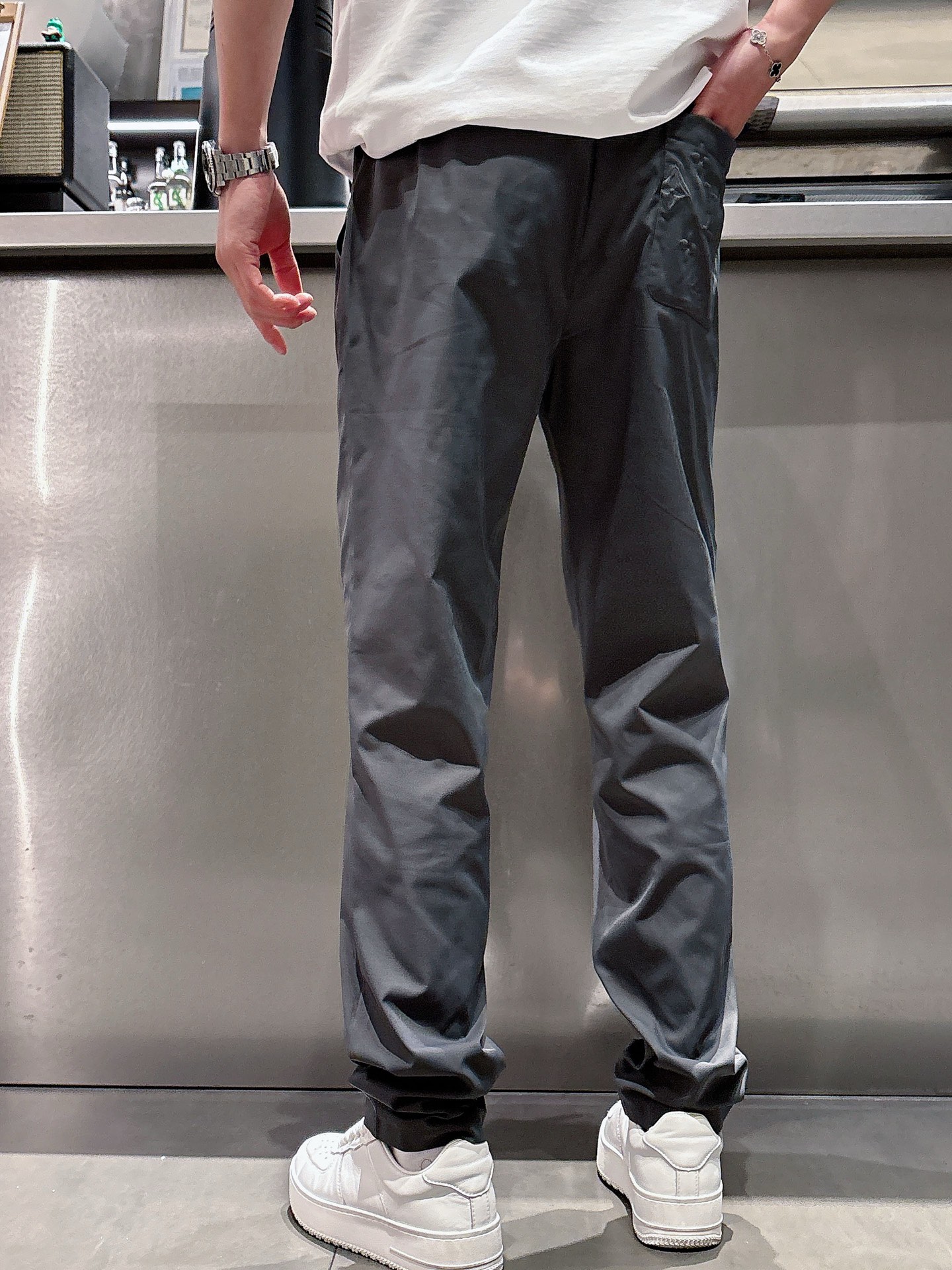 LV A貨 男款 灰色休闲褲 經典百搭休閒長褲| 7 LV A貨 男款 灰色休闲褲 經典百搭休閒長褲
