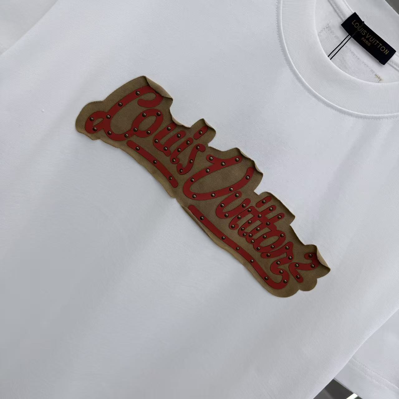 LV A貨 Louis Vuittonz 白色毛巾繡字母短袖|立體貼章清爽百搭款| 10 LV A貨 Louis Vuittonz 白色毛巾繡字母短袖|立體貼章清爽百搭款