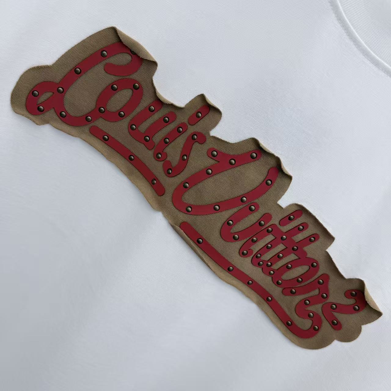 LV A貨 Louis Vuittonz 白色毛巾繡字母短袖|立體貼章清爽百搭款| 9 LV A貨 Louis Vuittonz 白色毛巾繡字母短袖|立體貼章清爽百搭款