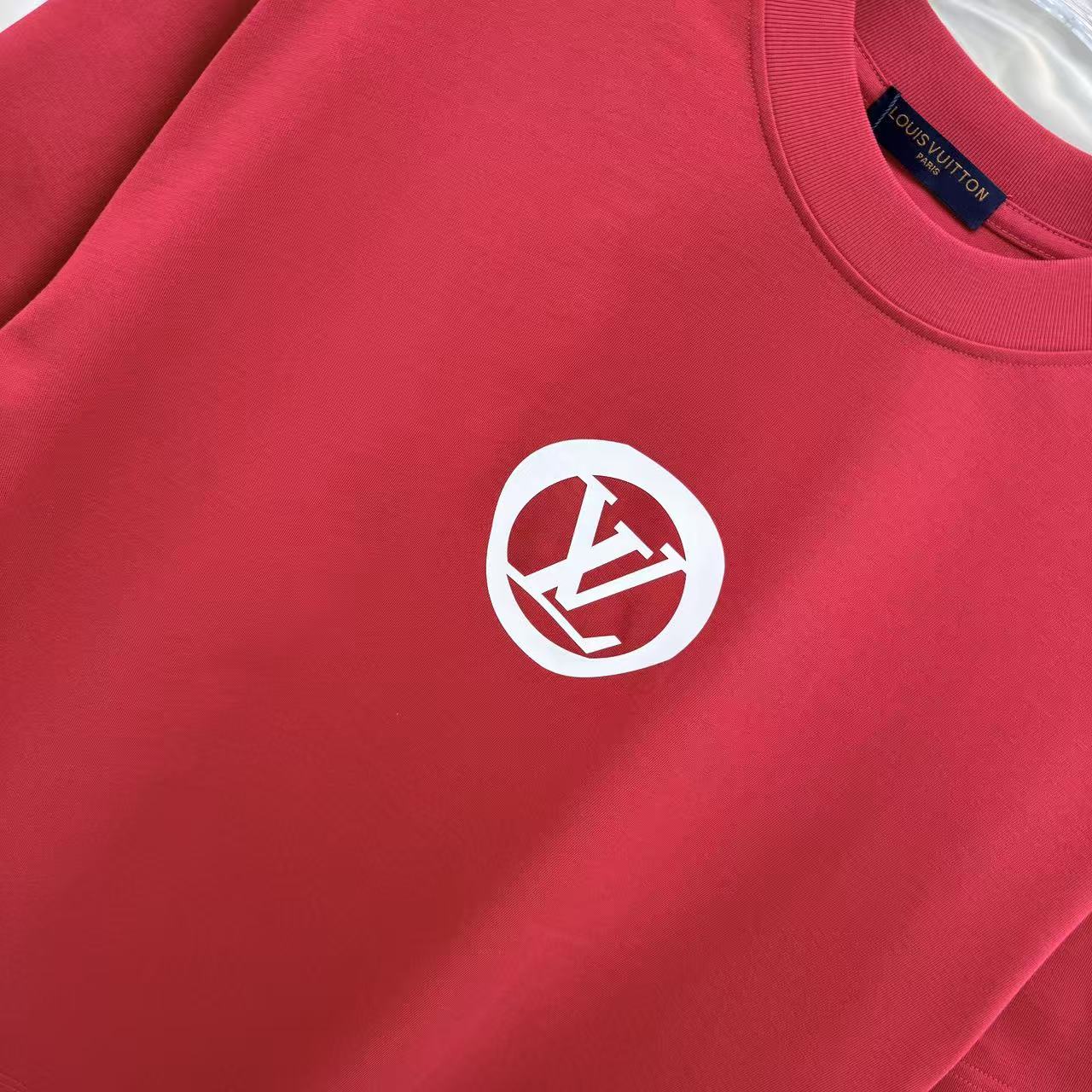 LV 一比一 紅色圓形 Logo 印花短袖|亮眼街頭風 男款精品T恤| 10 LV 一比一 紅色圓形 Logo 印花短袖|亮眼街頭風 男款精品T恤