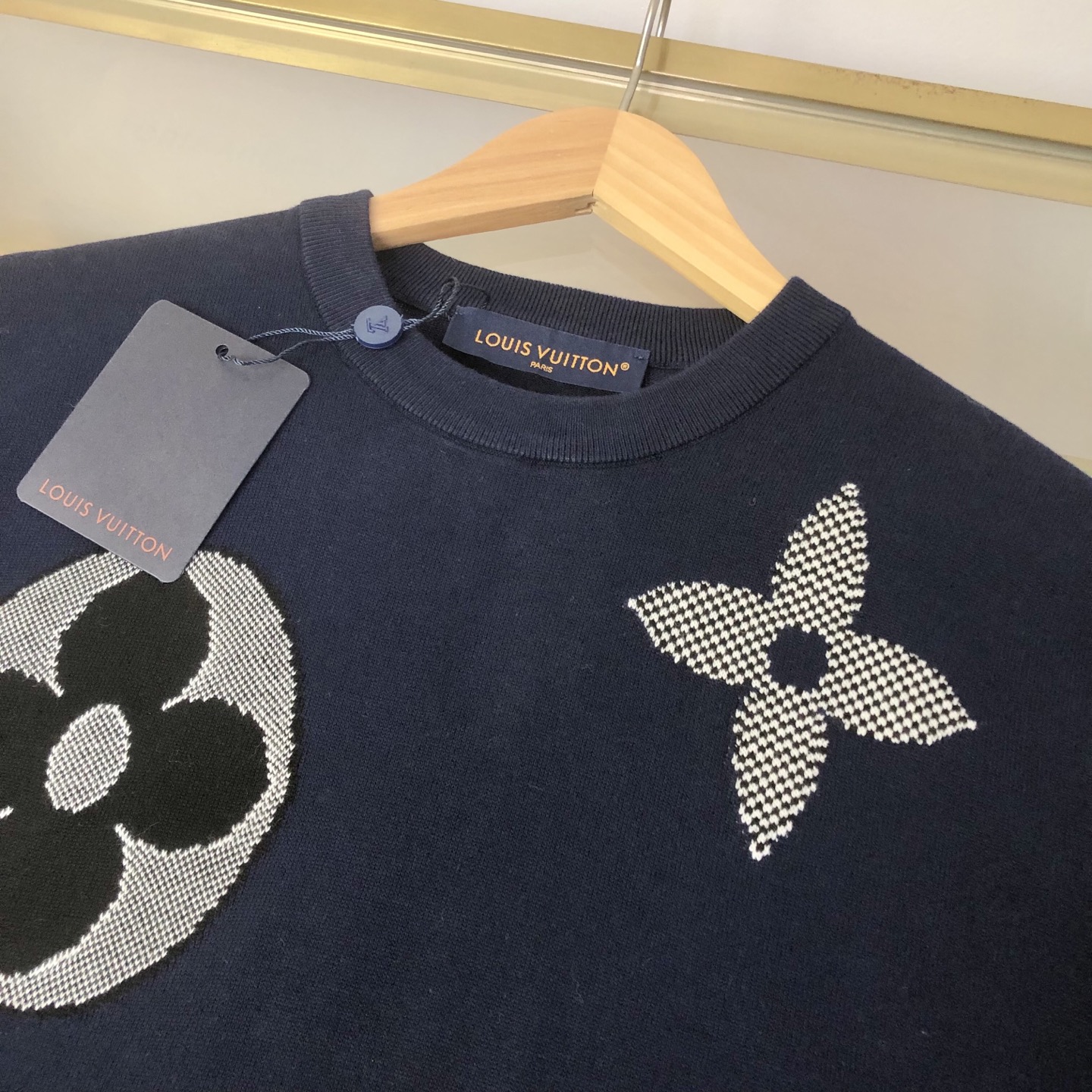 LV 高仿 男款 深藍 Monogram 短袖T恤 低調質感圖紋款| 13 LV 高仿 男款 深藍 Monogram 短袖T恤 低調質感圖紋款