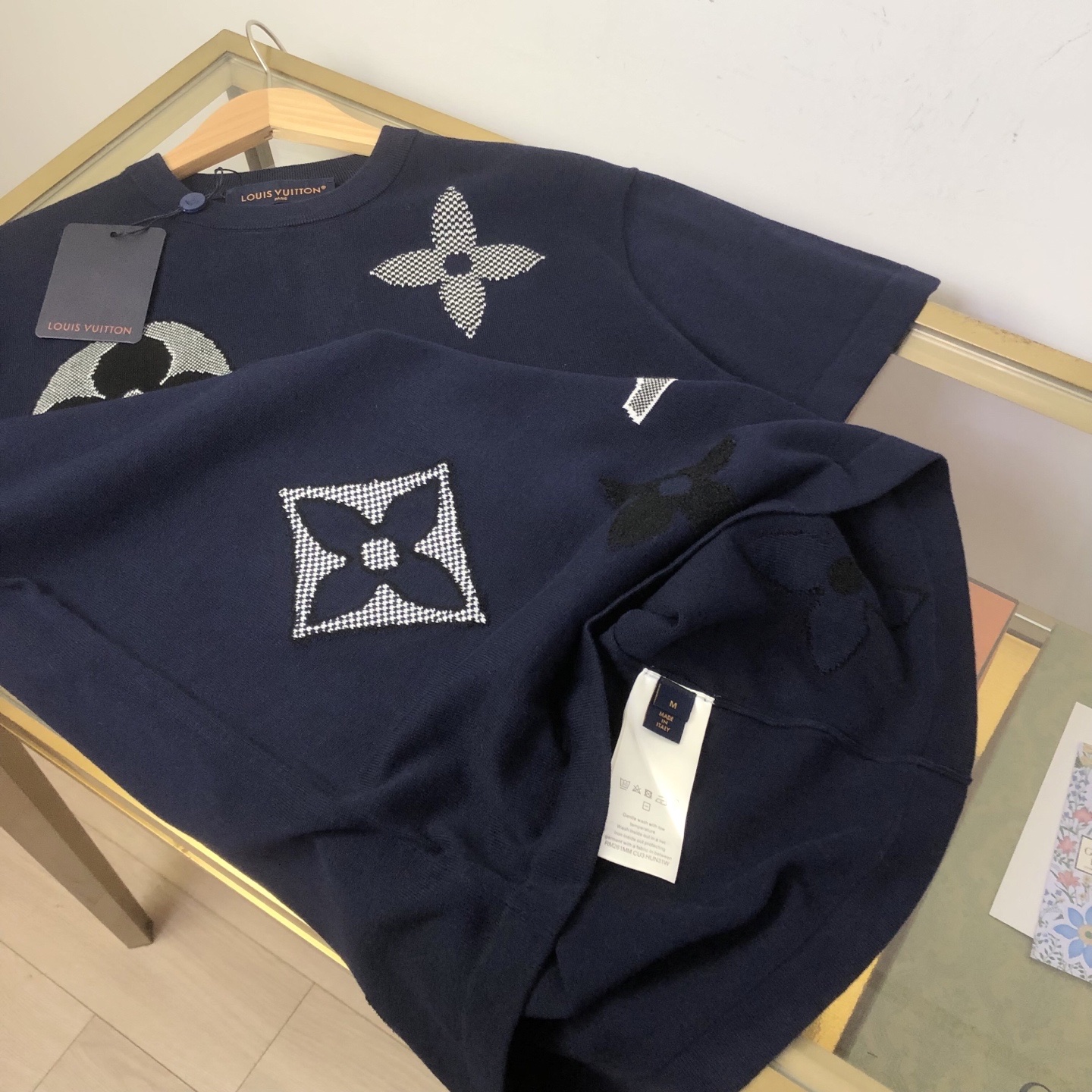 LV 高仿 男款 深藍 Monogram 短袖T恤 低調質感圖紋款| 10 LV 高仿 男款 深藍 Monogram 短袖T恤 低調質感圖紋款