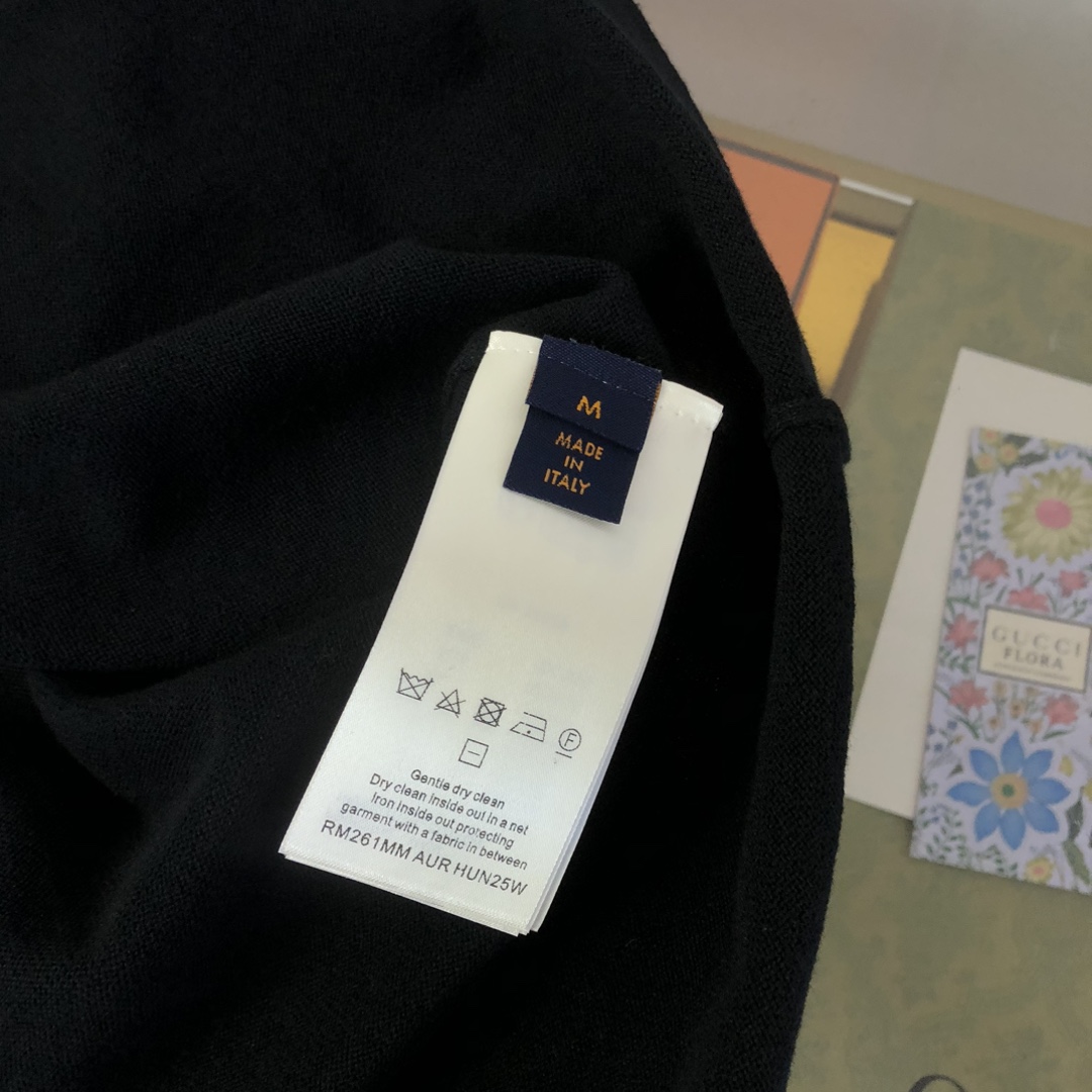 LV 高仿 男款 黑色蘑菇印花短袖T恤 街頭俐落造型款| 15 LV 高仿 男款 黑色蘑菇印花短袖T恤 街頭俐落造型款