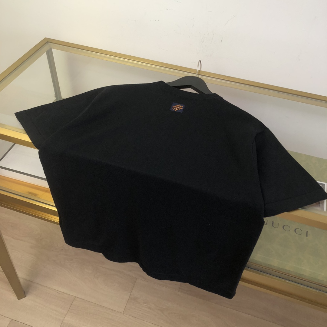 LV 高仿 男款 黑色蘑菇印花短袖T恤 街頭俐落造型款| 14 LV 高仿 男款 黑色蘑菇印花短袖T恤 街頭俐落造型款