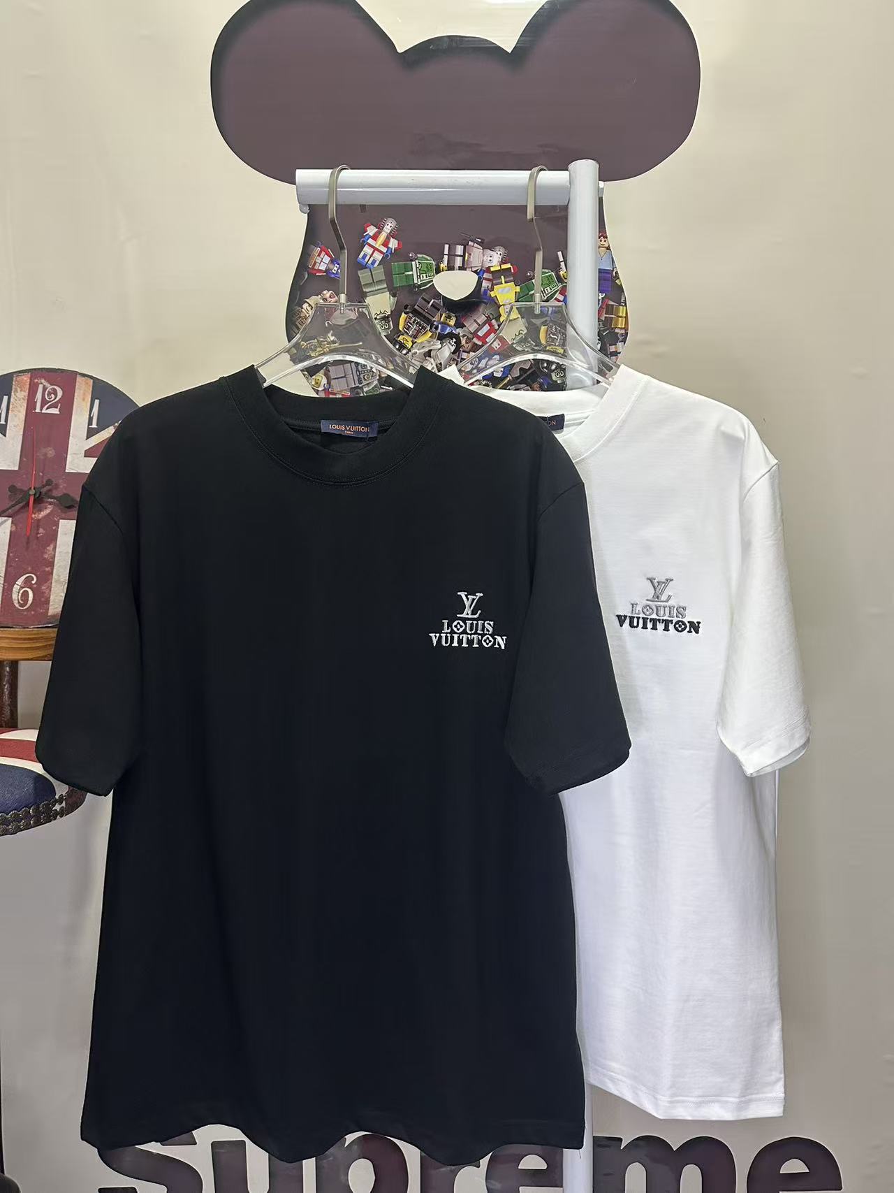 LV 高仿 男款 刺繡Logo短袖T恤 簡約休閒百搭款| 12 LV 高仿 男款 刺繡Logo短袖T恤 簡約休閒百搭款