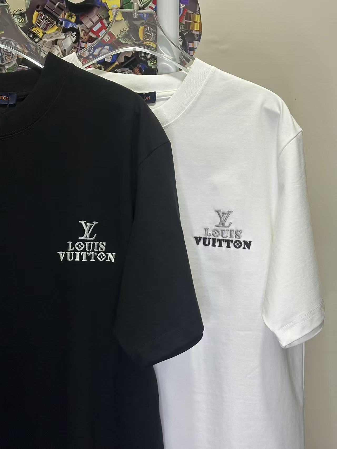 LV 高仿 男款 刺繡Logo短袖T恤 簡約休閒百搭款| 10 LV 高仿 男款 刺繡Logo短袖T恤 簡約休閒百搭款