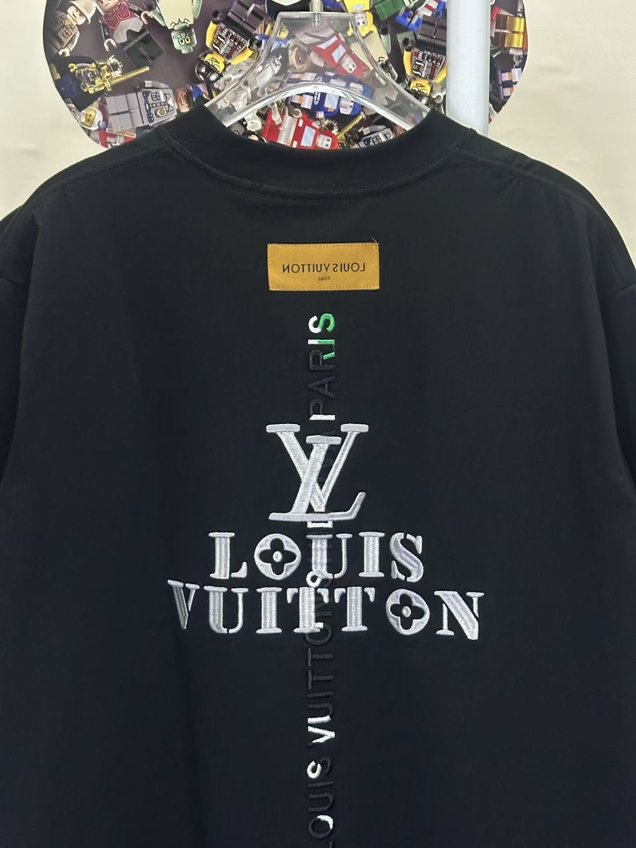 LV 高仿 男款 刺繡Logo短袖T恤 簡約休閒百搭款| 8 LV 高仿 男款 刺繡Logo短袖T恤 簡約休閒百搭款