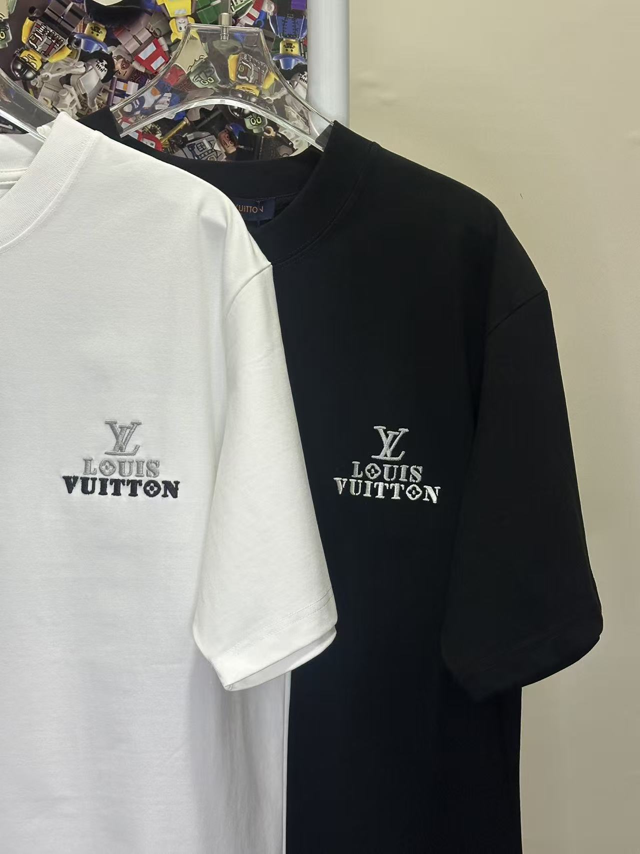 LV 一比一 男款 刺繡Logo短袖T恤 經典極簡休閒款| 10 LV 一比一 男款 刺繡Logo短袖T恤 經典極簡休閒款
