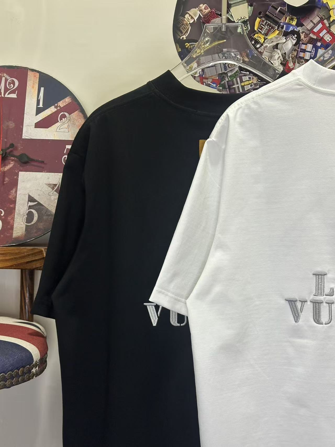 LV 一比一 男款 刺繡Logo短袖T恤 經典極簡休閒款| 9 LV 一比一 男款 刺繡Logo短袖T恤 經典極簡休閒款
