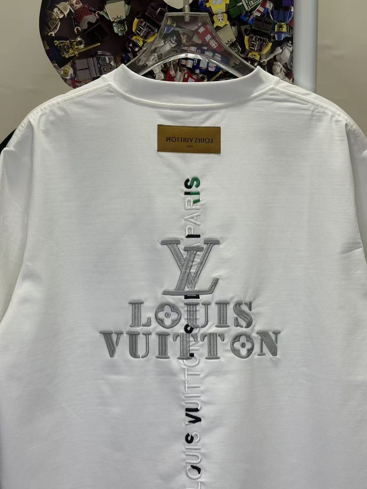 LV 一比一 男款 刺繡Logo短袖T恤 經典極簡休閒款| 8 LV 一比一 男款 刺繡Logo短袖T恤 經典極簡休閒款