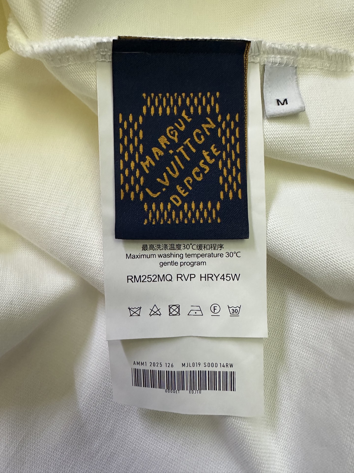 LV 高仿 男款 浮雕Logo短袖T恤 極簡質感休閒款| 7 LV 高仿 男款 浮雕Logo短袖T恤 極簡質感休閒款